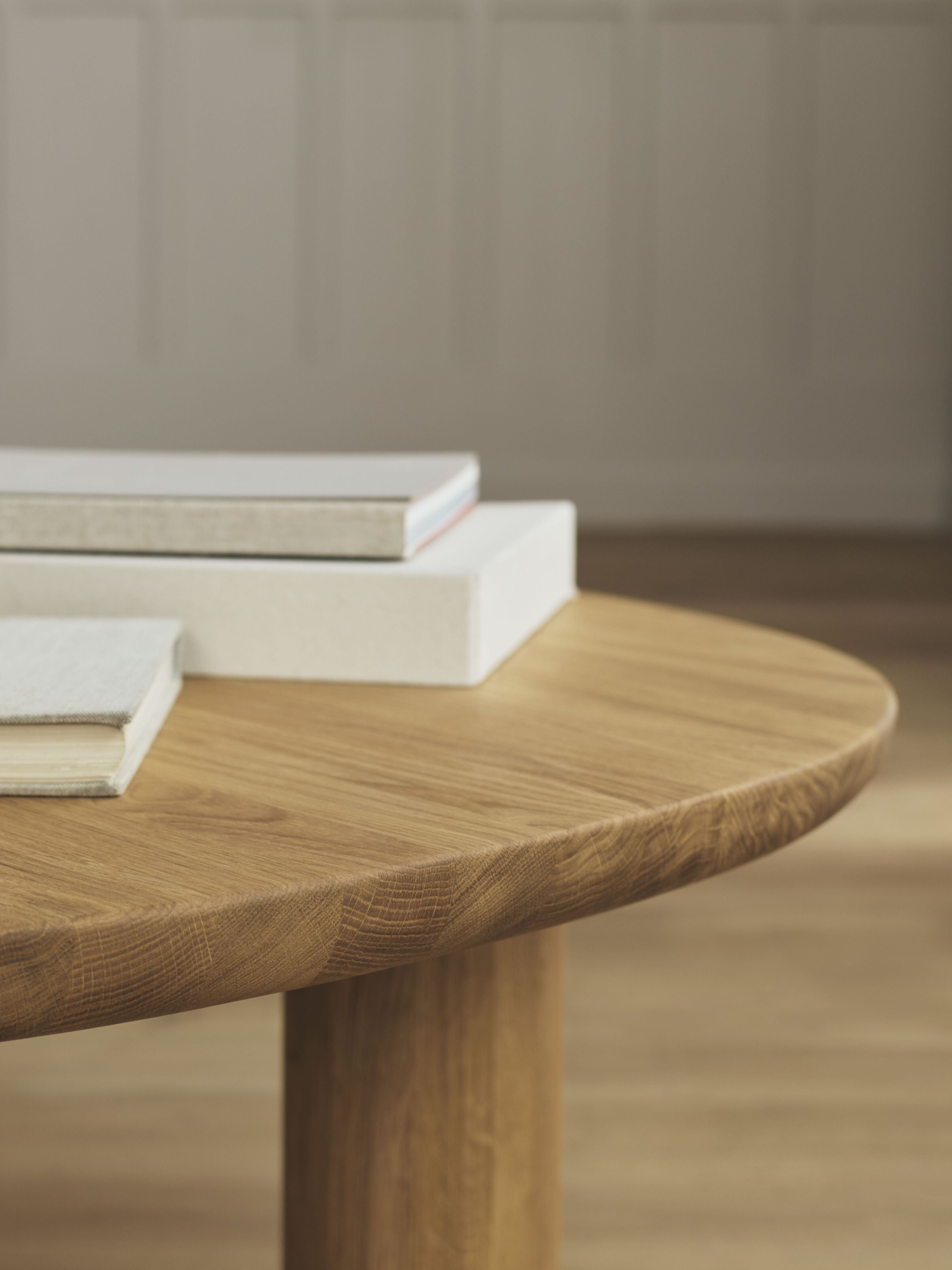 Konferenčný stolík LATCH z dubového dreva