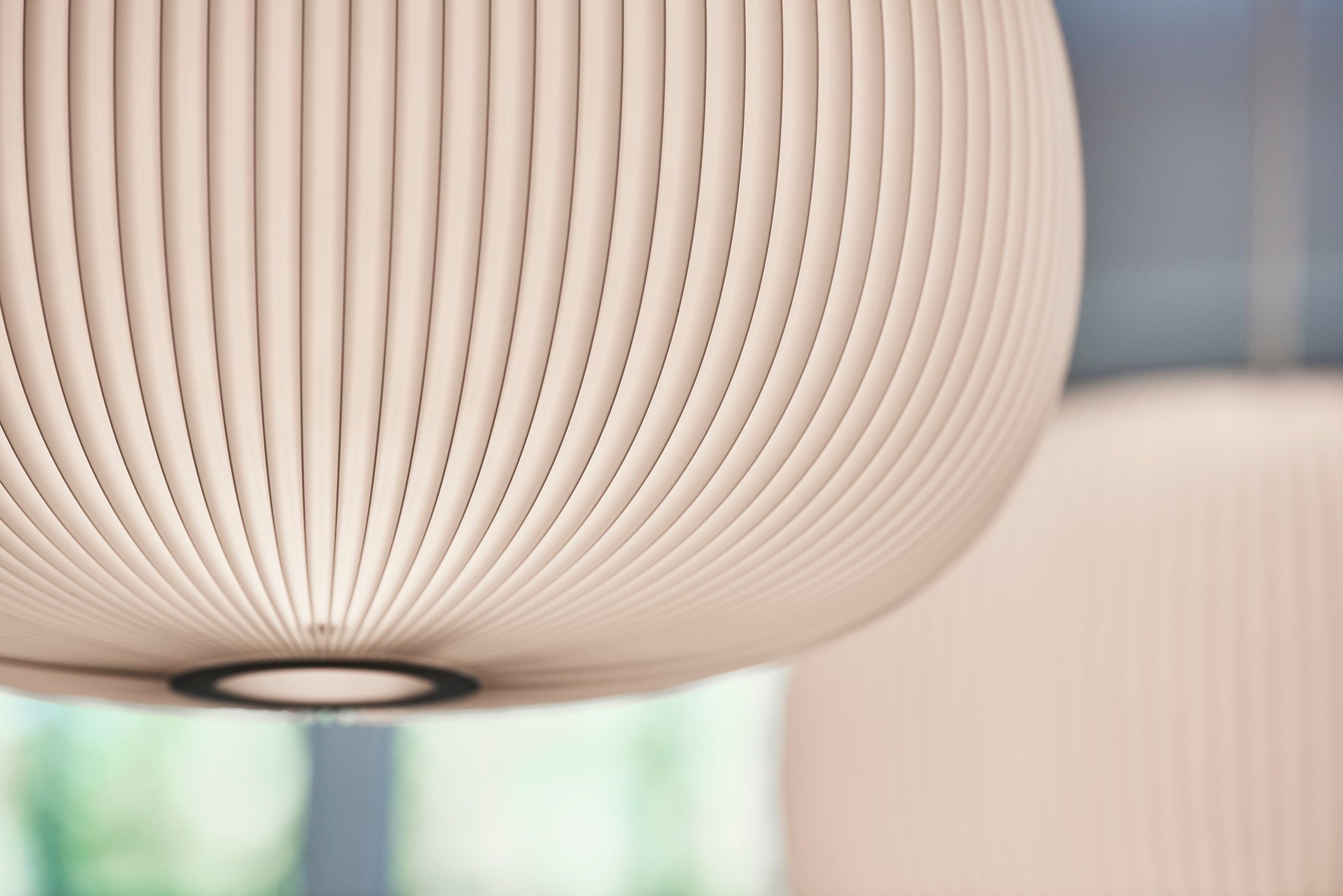 Závesná lampa MODEL 132 LAMELLA 1 biela so zlatým povrchom