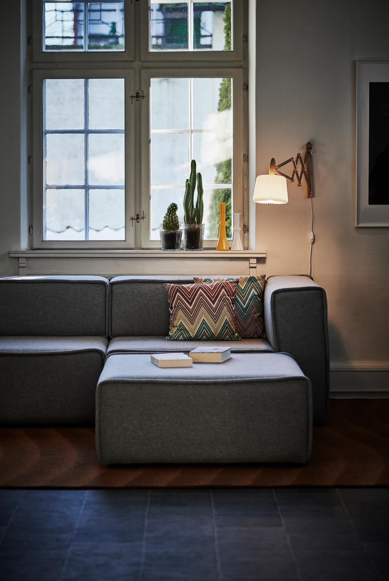 Nástenná lampa MODEL 223 120 SAX biela s jasným dubovým podstavcom