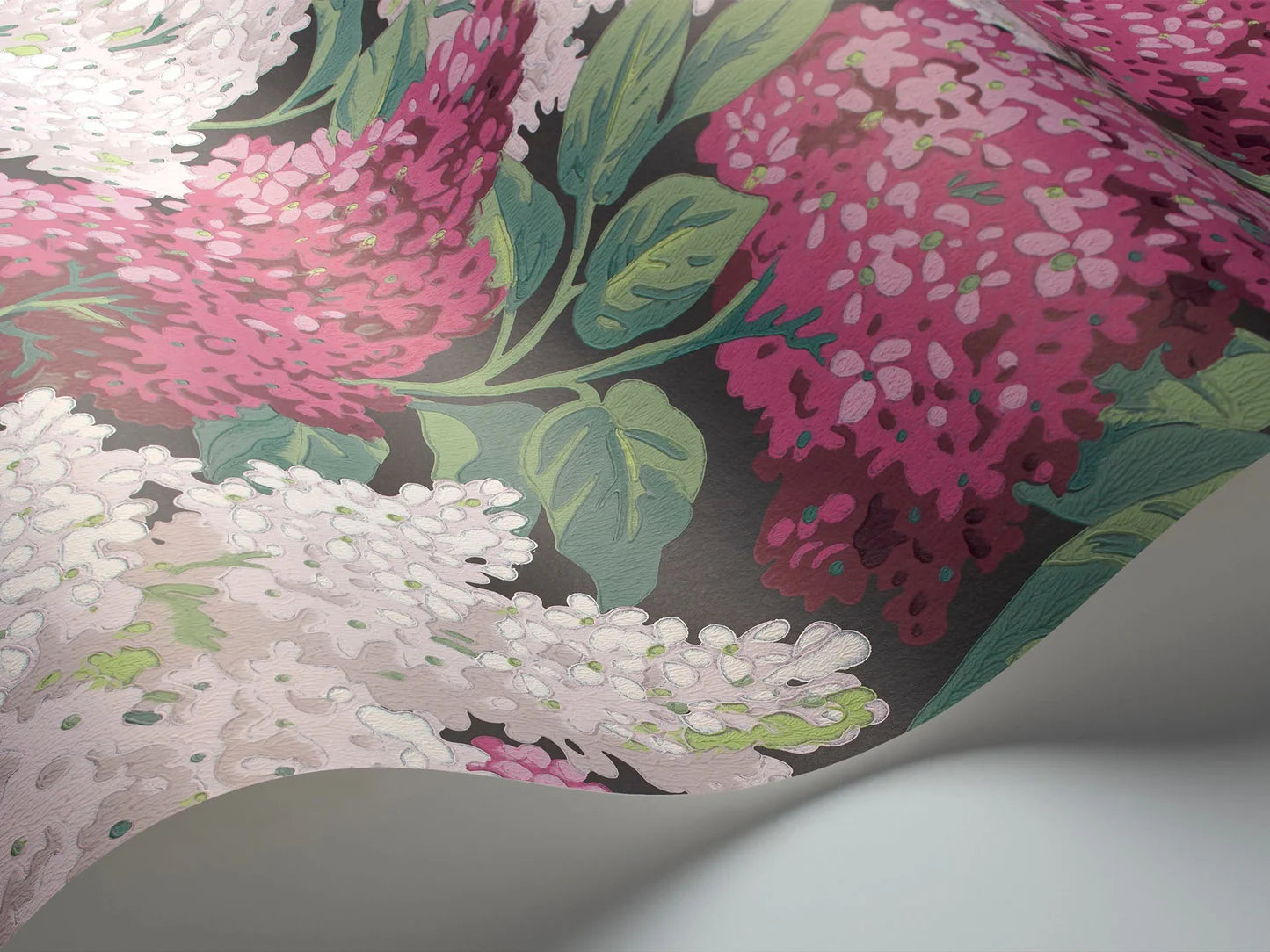 Tapeta s rastlinným motívom kvetov bzu BOTANICAL BOTANICA - LILAC ružová so zelenou