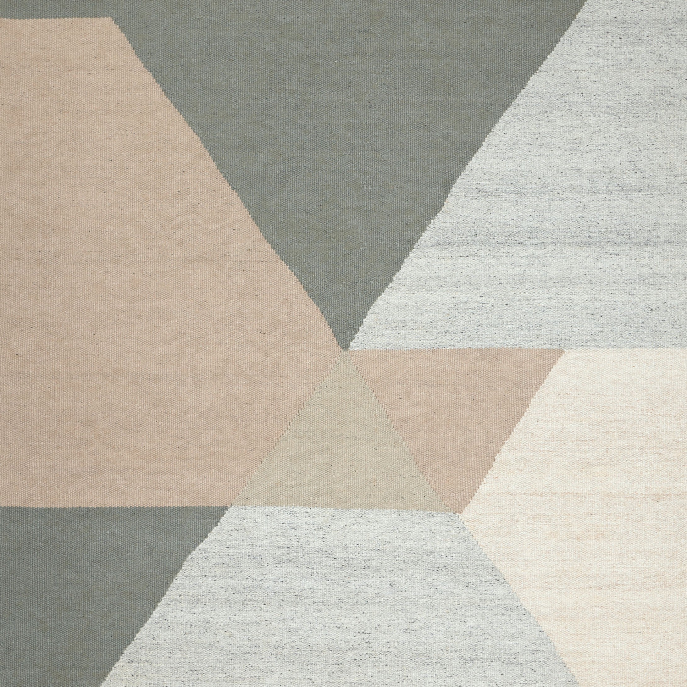 SNEFRID Green Carpet with Beige