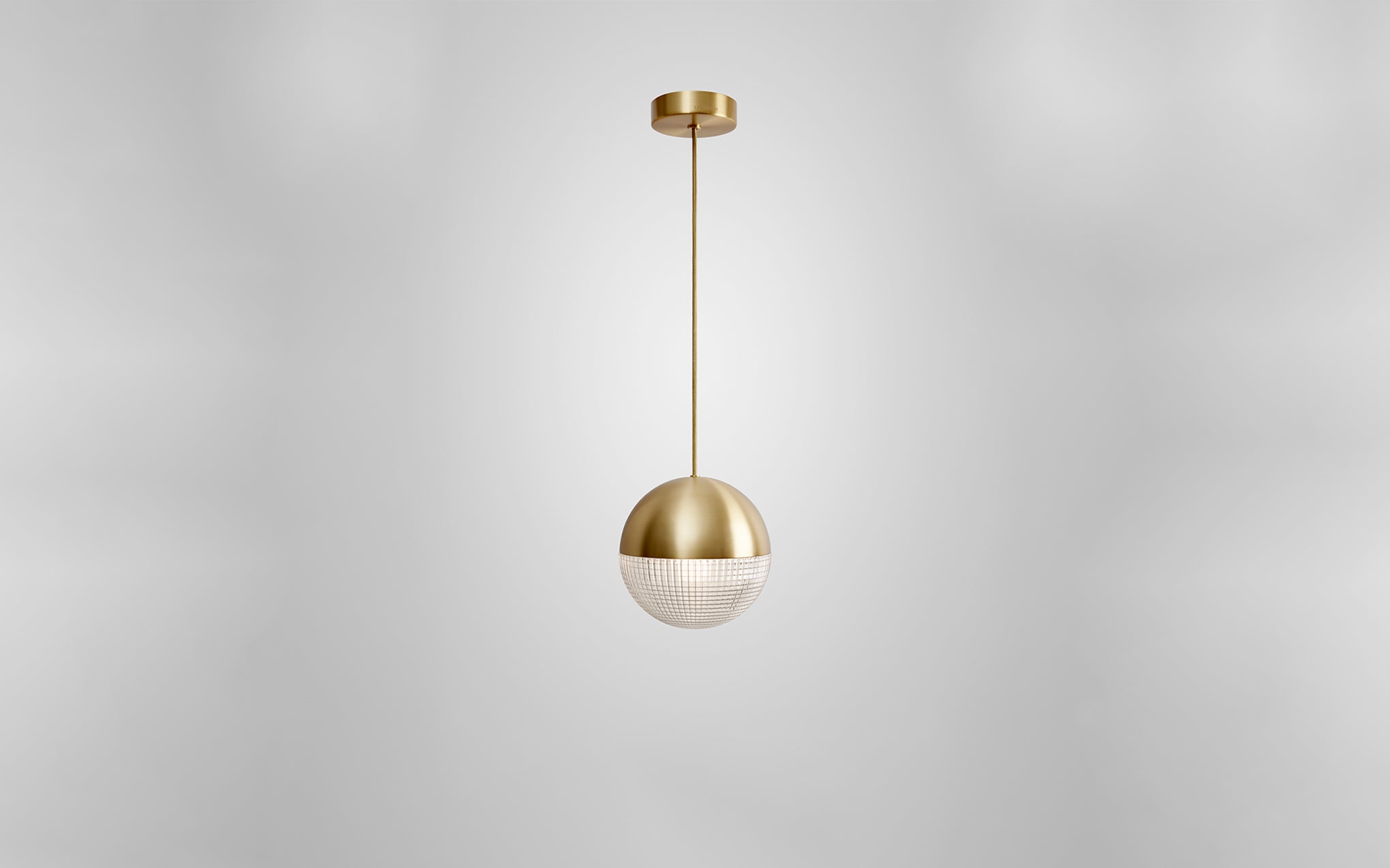 Závesná lampa LENS FLAIR mosadzná
