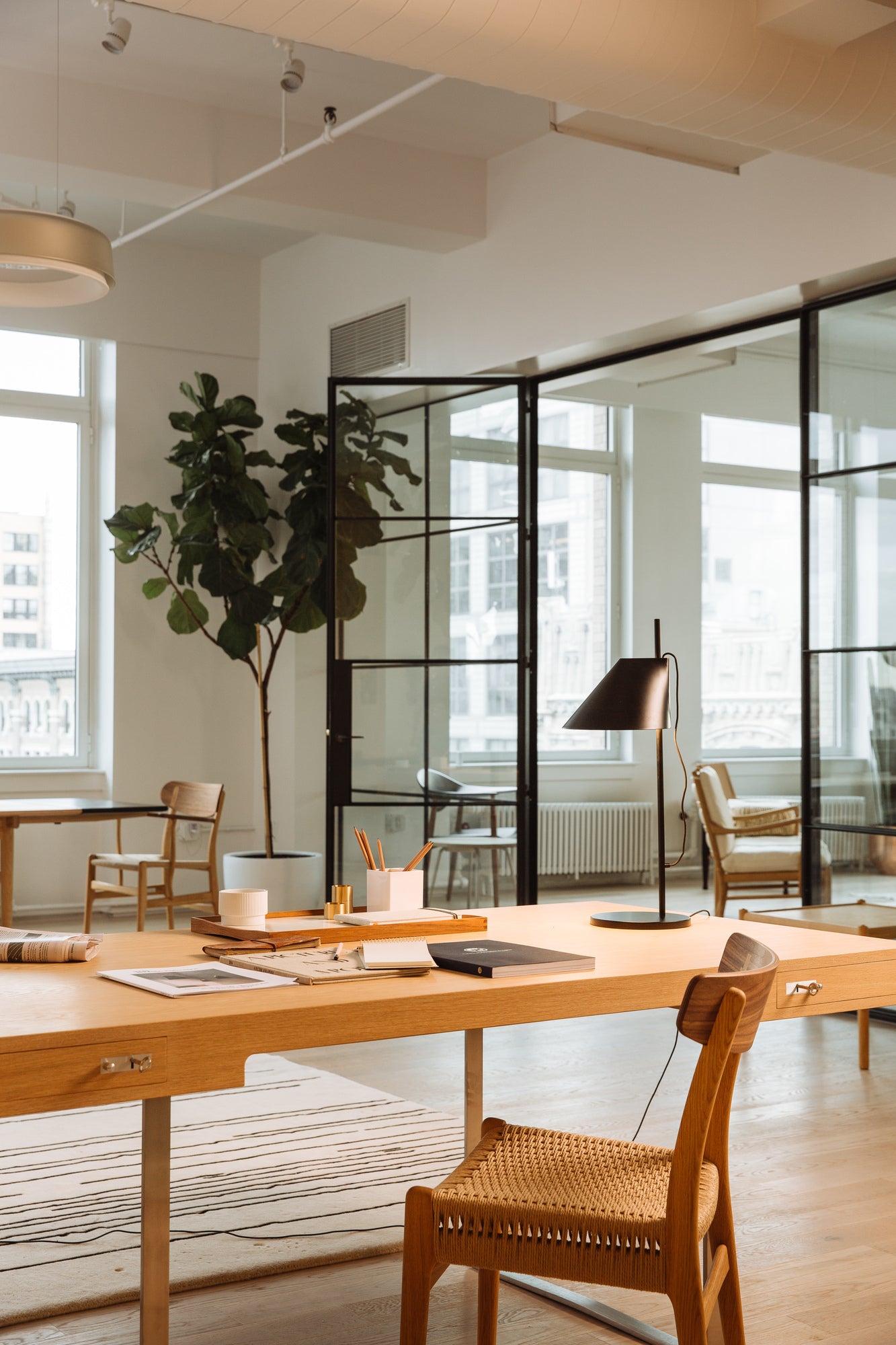 Stolná lampa YUH čierna