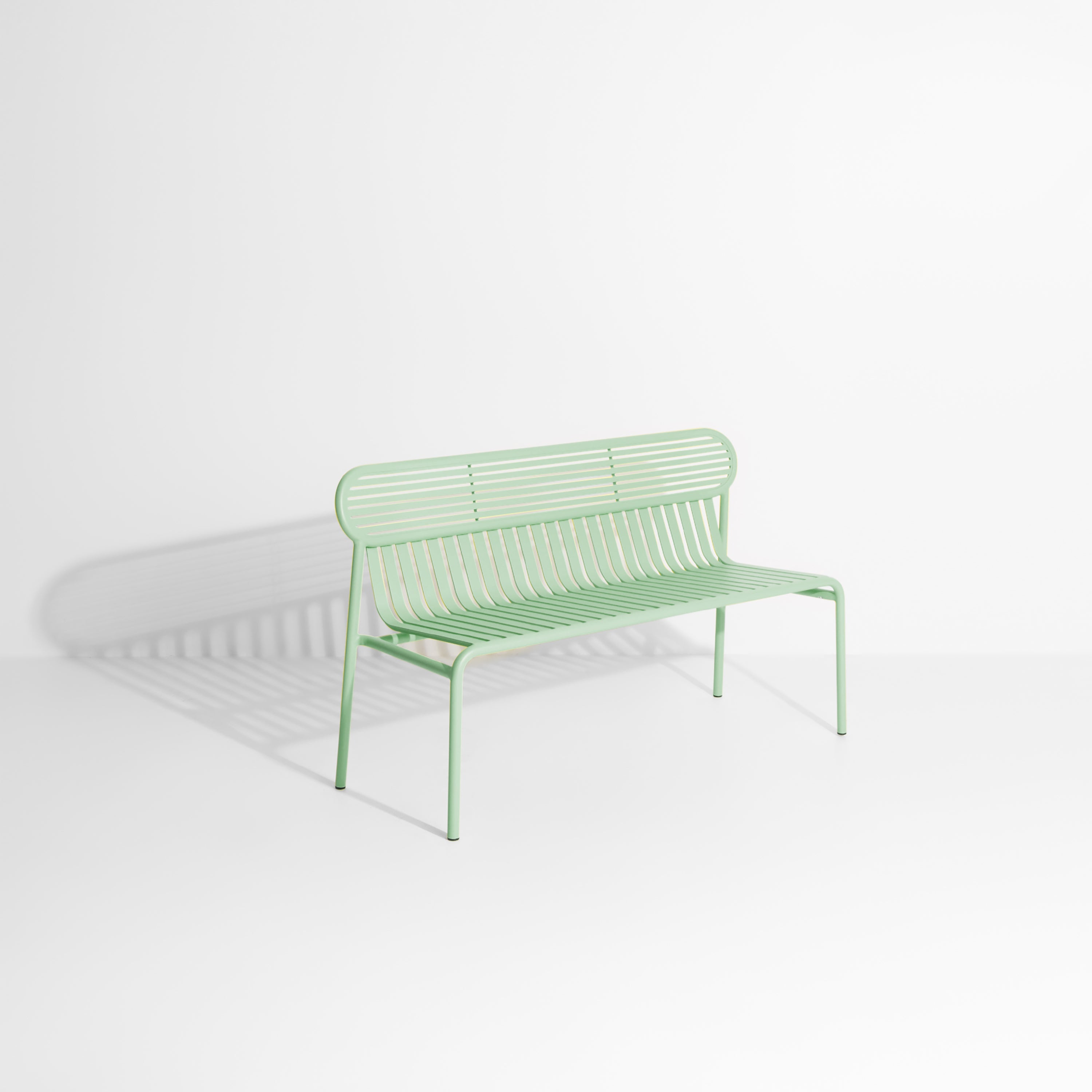Ławka ogrodowa z oparciem WEEK-END pastelowy zielony na taras i do ogrodu – Petite Friture