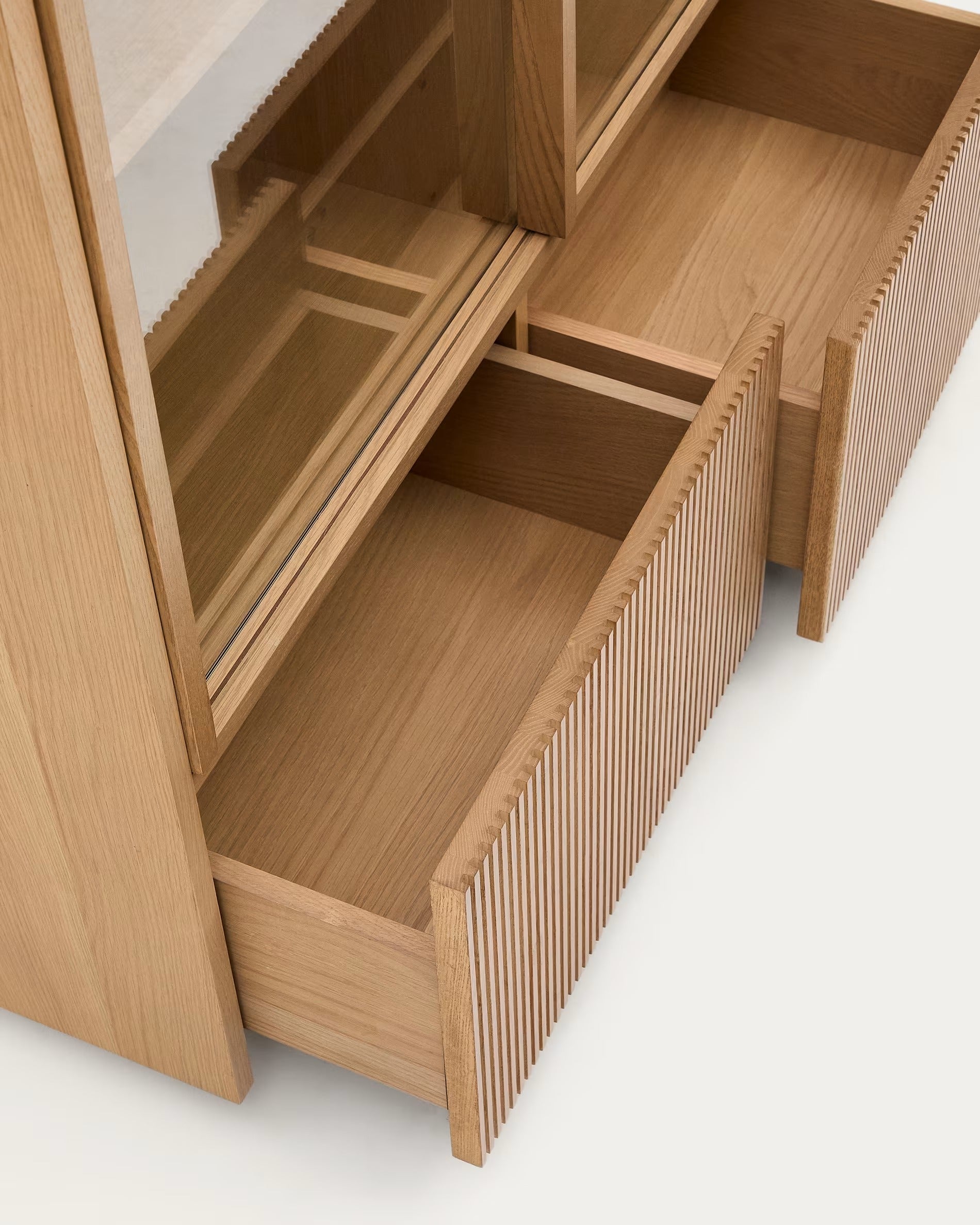 Vitrína Helvine dubová dyha