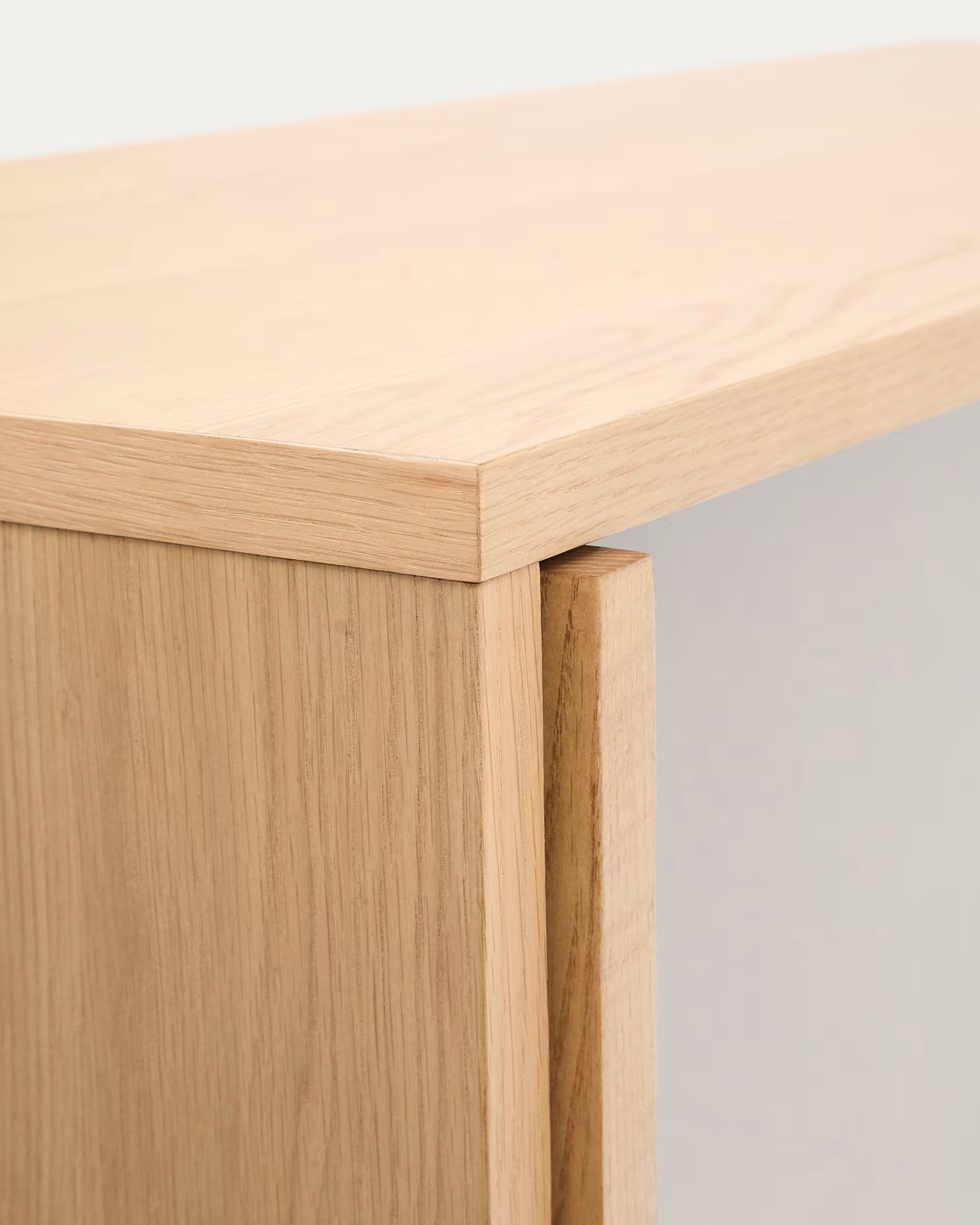 Vitrína Helvine dubová dyha