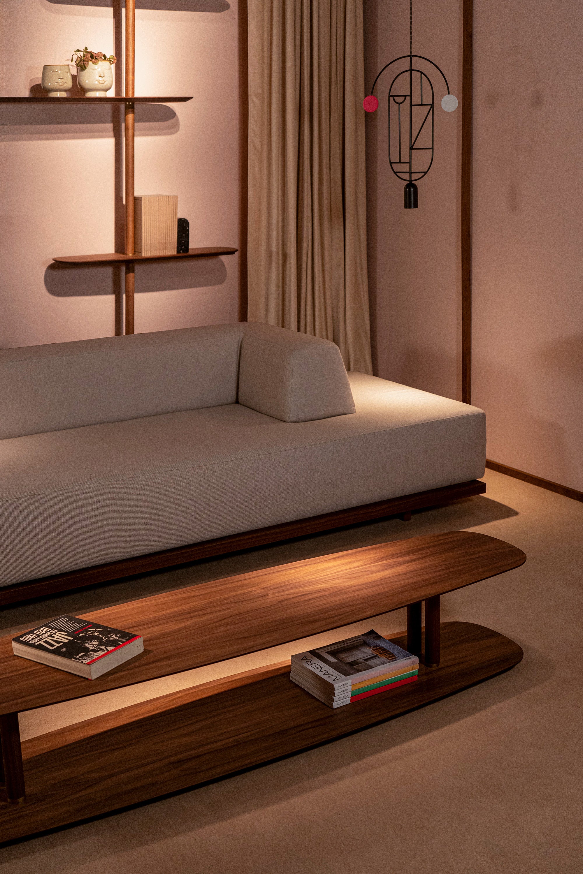 Okrúhly konferenčný stolík AXIS orechový dyha