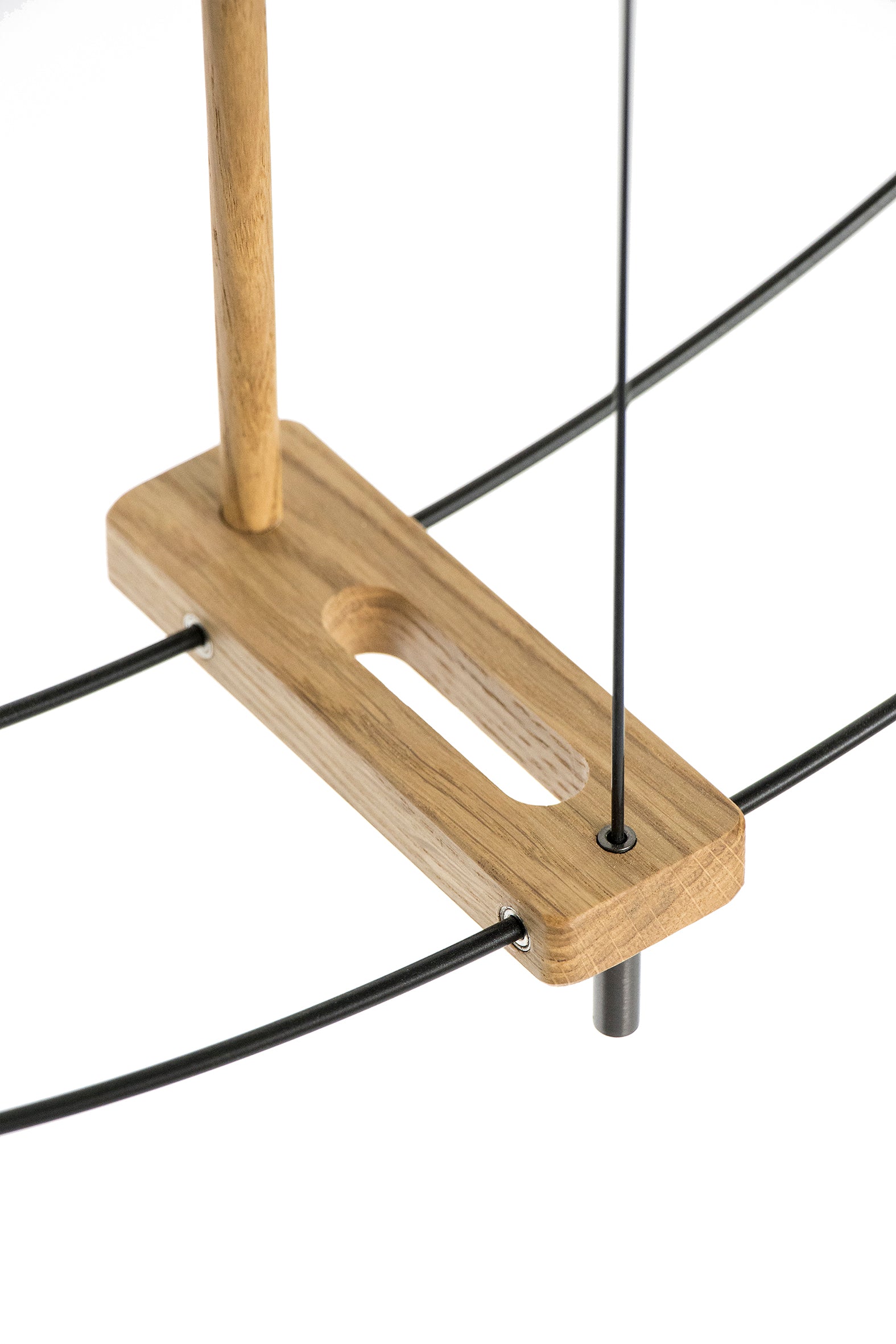 Nástenné hodiny MINI BARCELONA PREMIUM z dubového dreva s čiernym povrchom