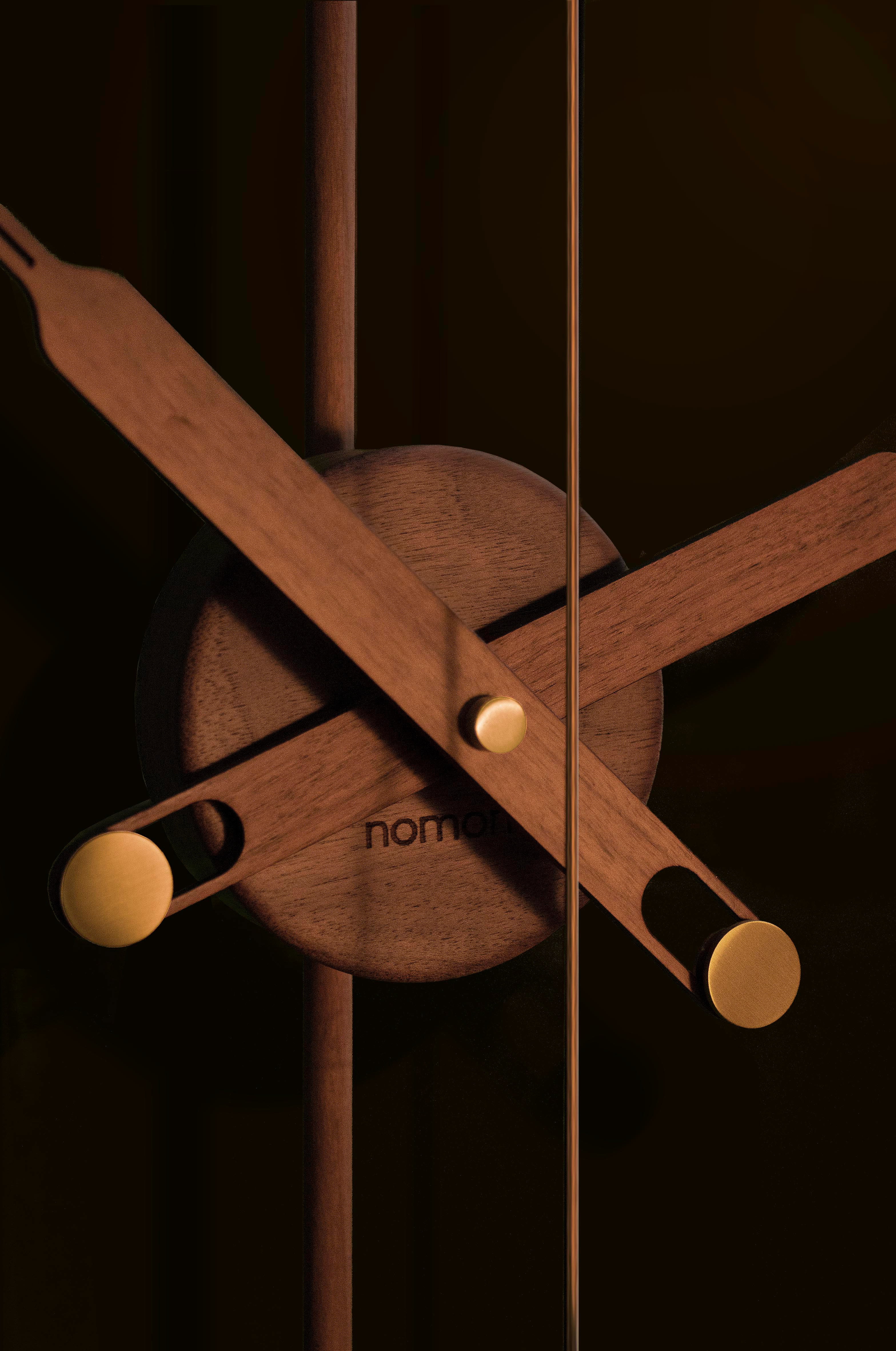 Nástenné hodiny MINI BARCELONA PREMIUM orechové drevo s mosadzným povrchom