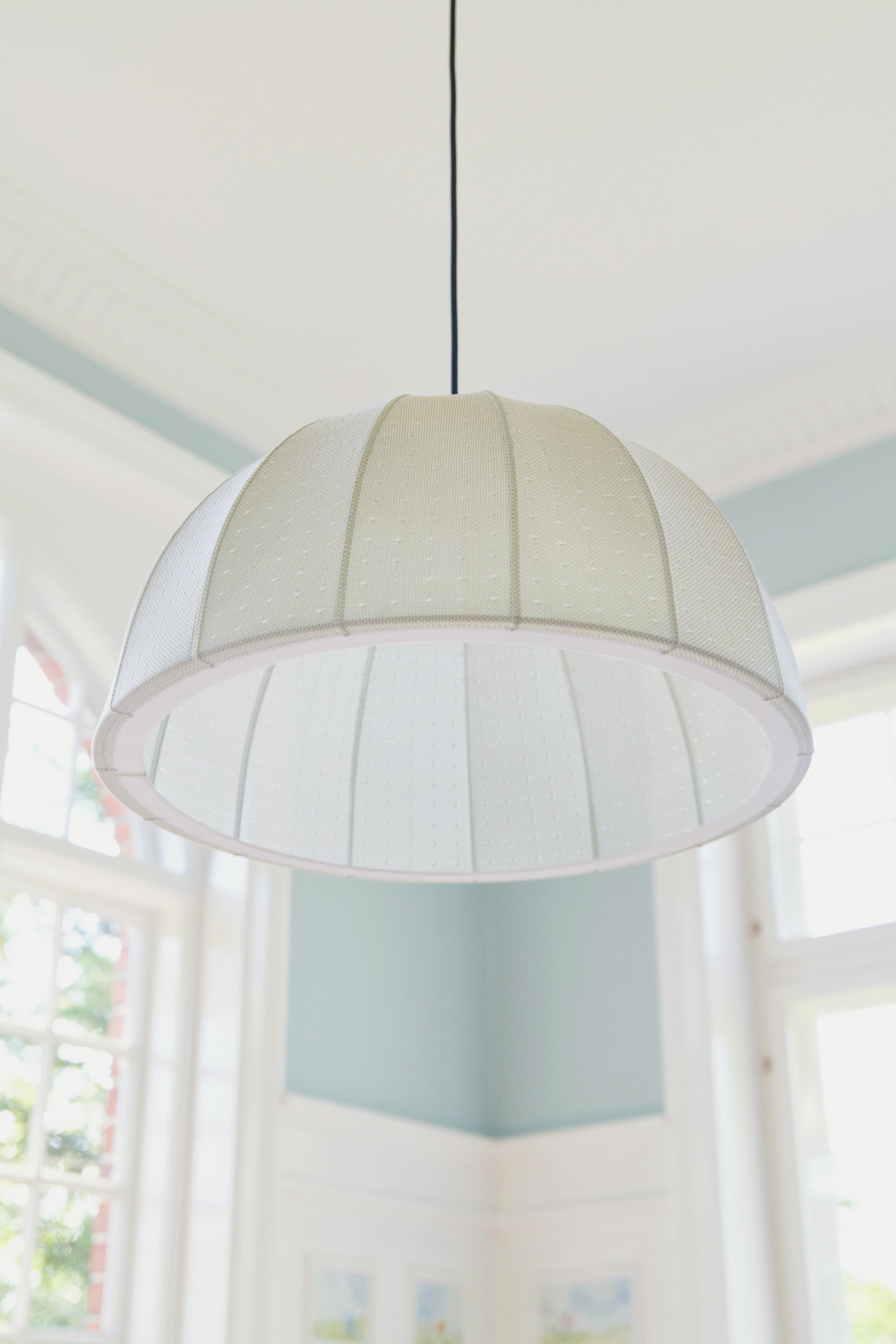 Závesná lampa MOLLIS zlomená biela