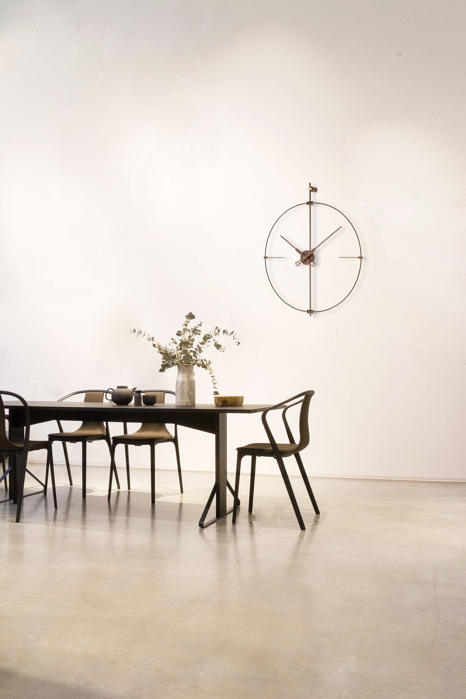 Nástenné hodiny MINI BILBAO PREMIUM z dubového dreva s čiernym povrchom