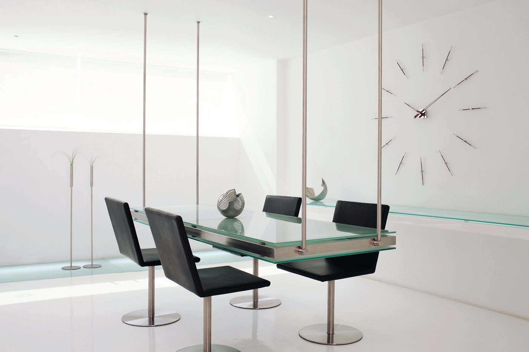 Nástenné hodiny MERLIN z orechového dreva s chrómovým povrchom