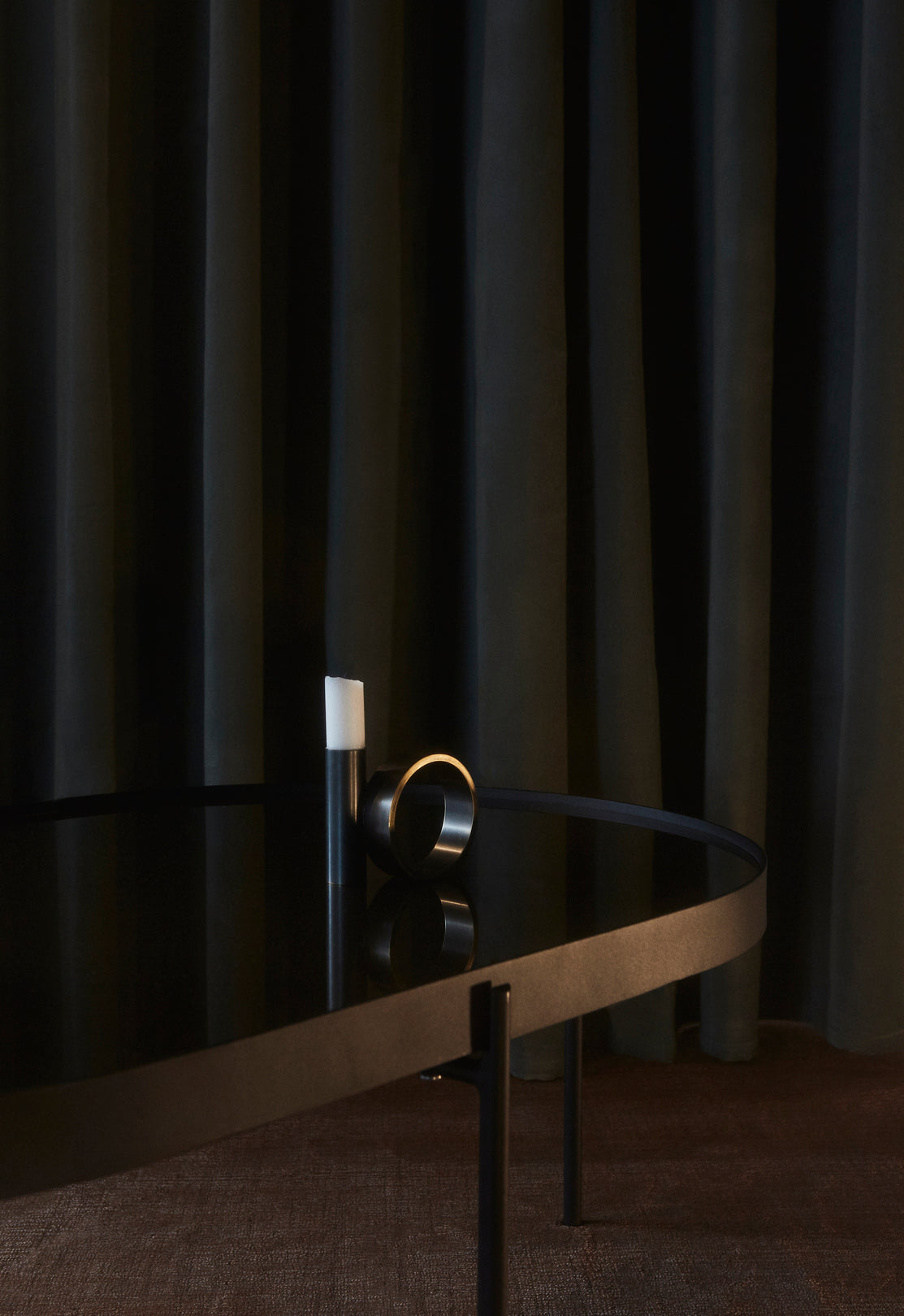 NONO coffee table beige glass with black base