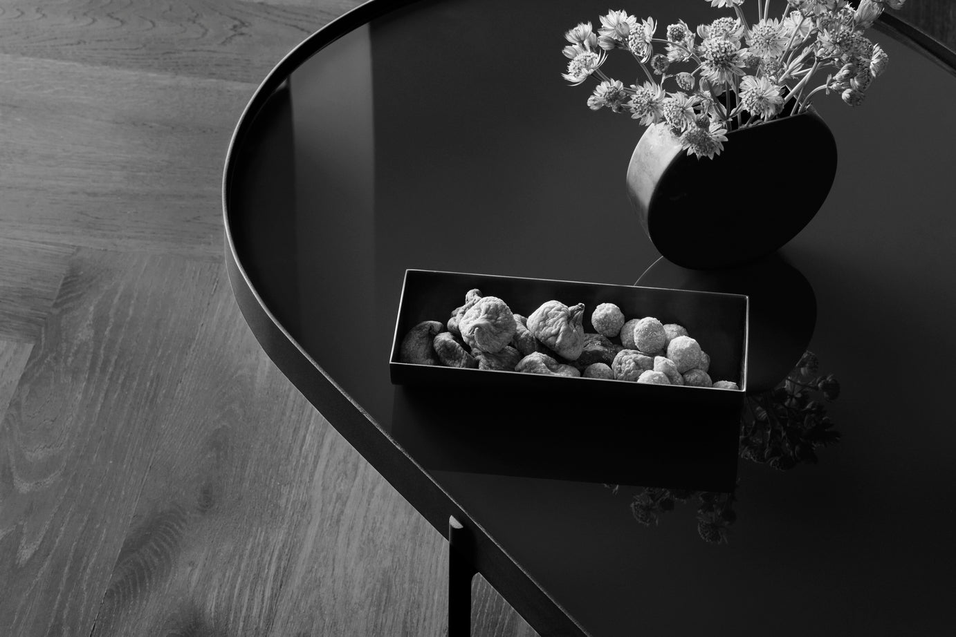 NONO coffee table beige glass with black base