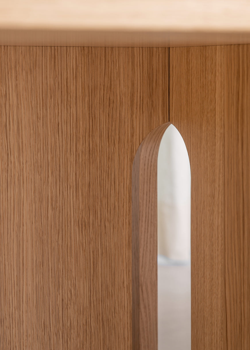 ANDROGYNE oak veneer table