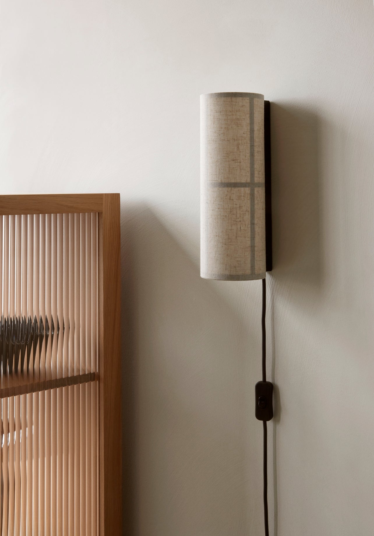 HASHIRA wall lamp linen