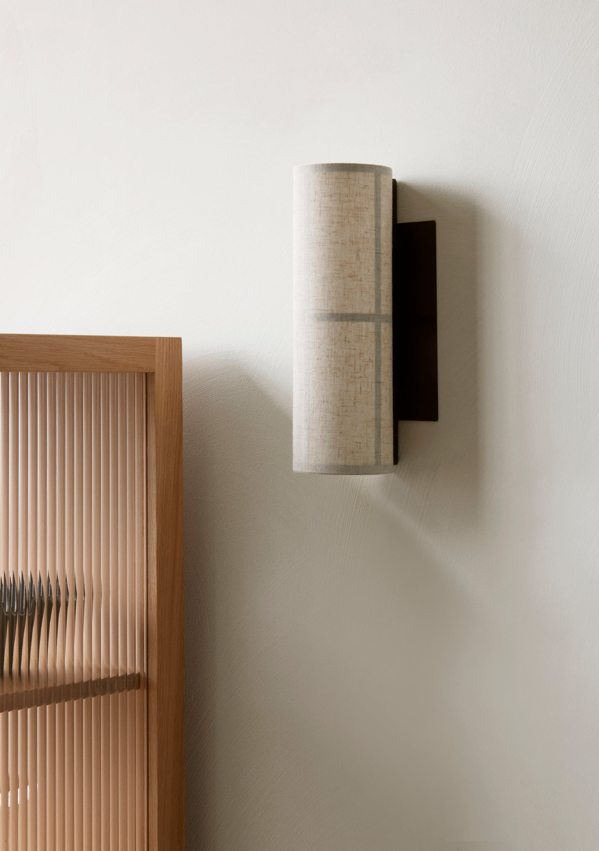 HASHIRA wall lamp linen