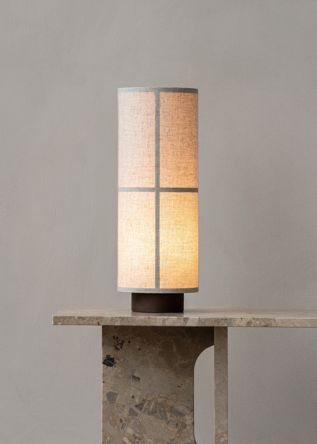 HASHIRA table lamp with an ash base