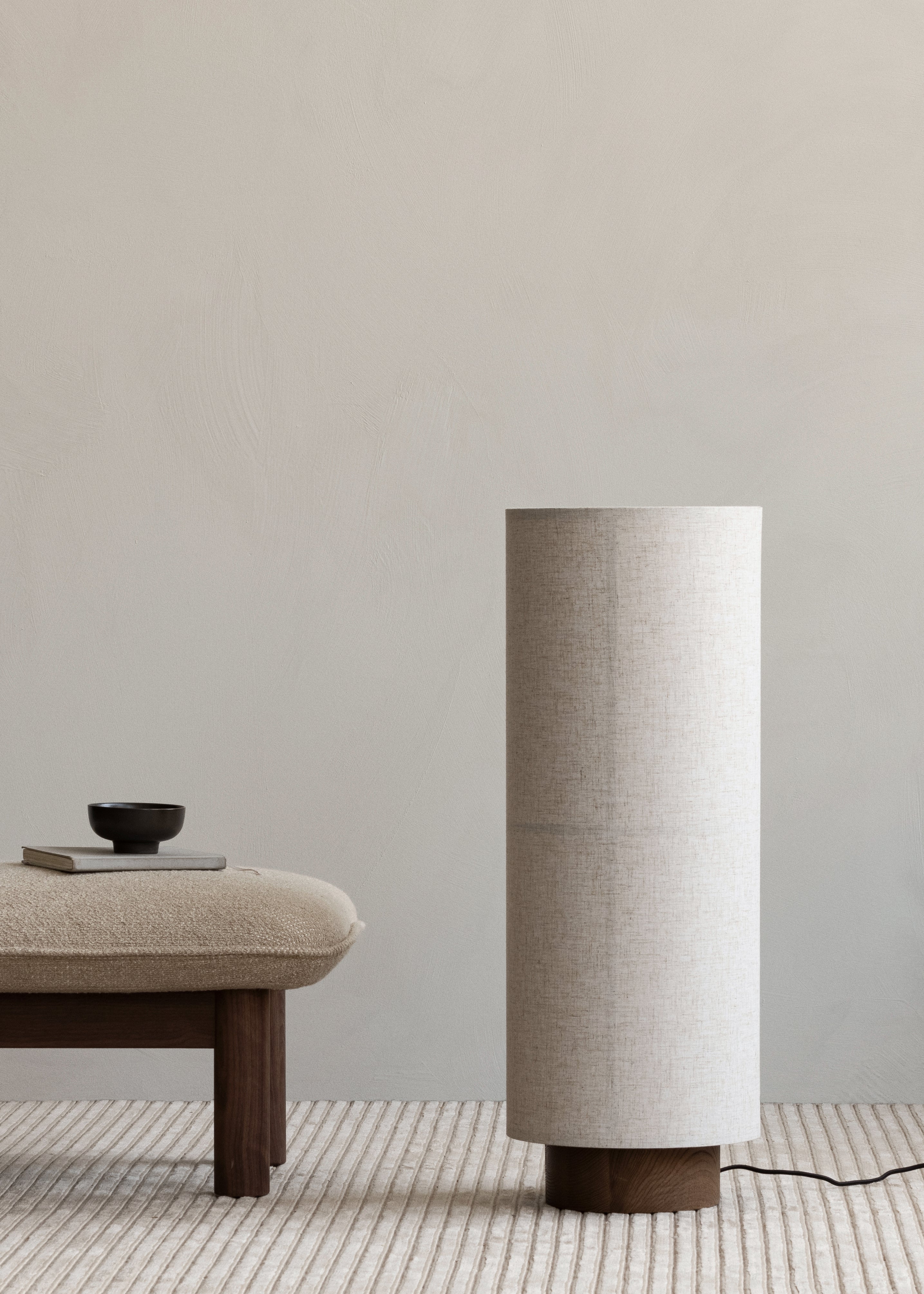 HASHIRA floor lamp with a linen shade and an ash base