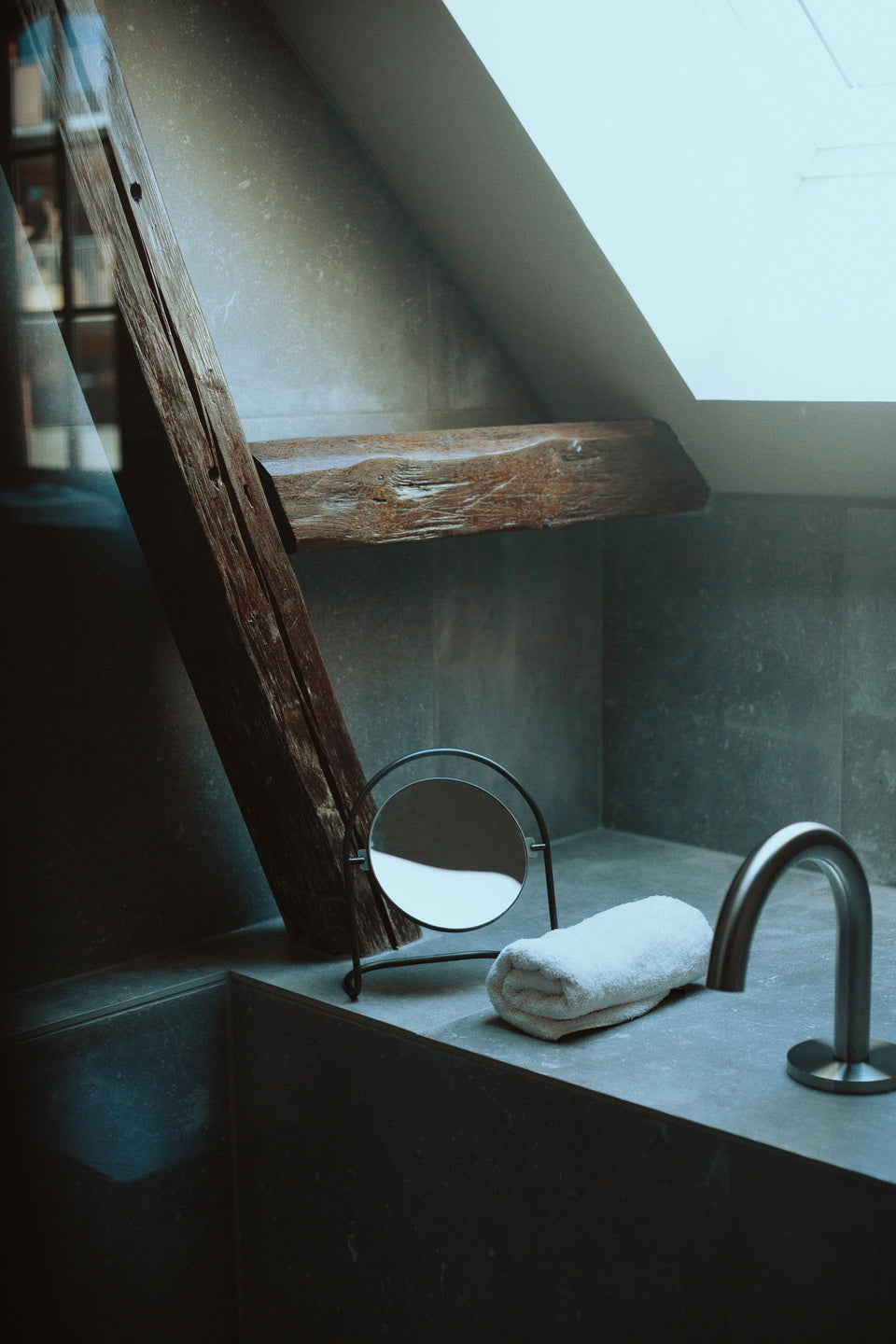 Stolová lampa NIMBUS z bronzovaného mosadze