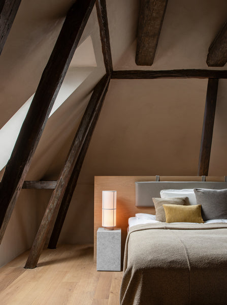 HASHIRA table lamp with an ash base