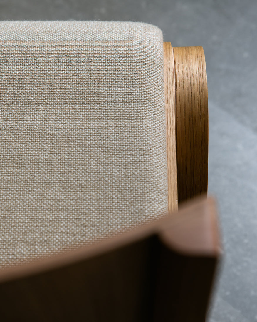 Stolička READY hnedá koža s tmavým dubovým podstavcom