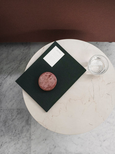 Bocný stolík ANDROGYNE krémový