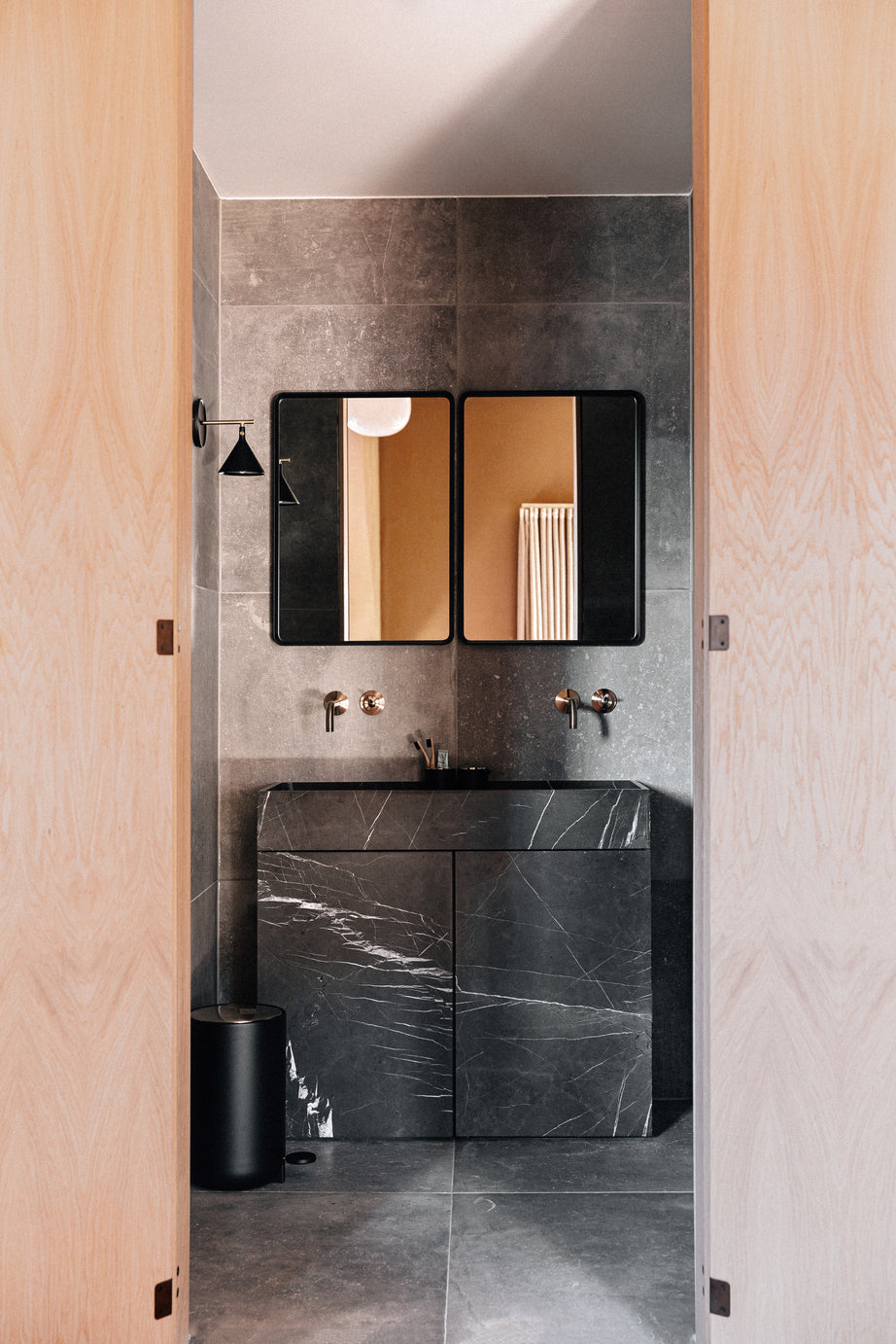 Nástenné svietidlo NORM čierne