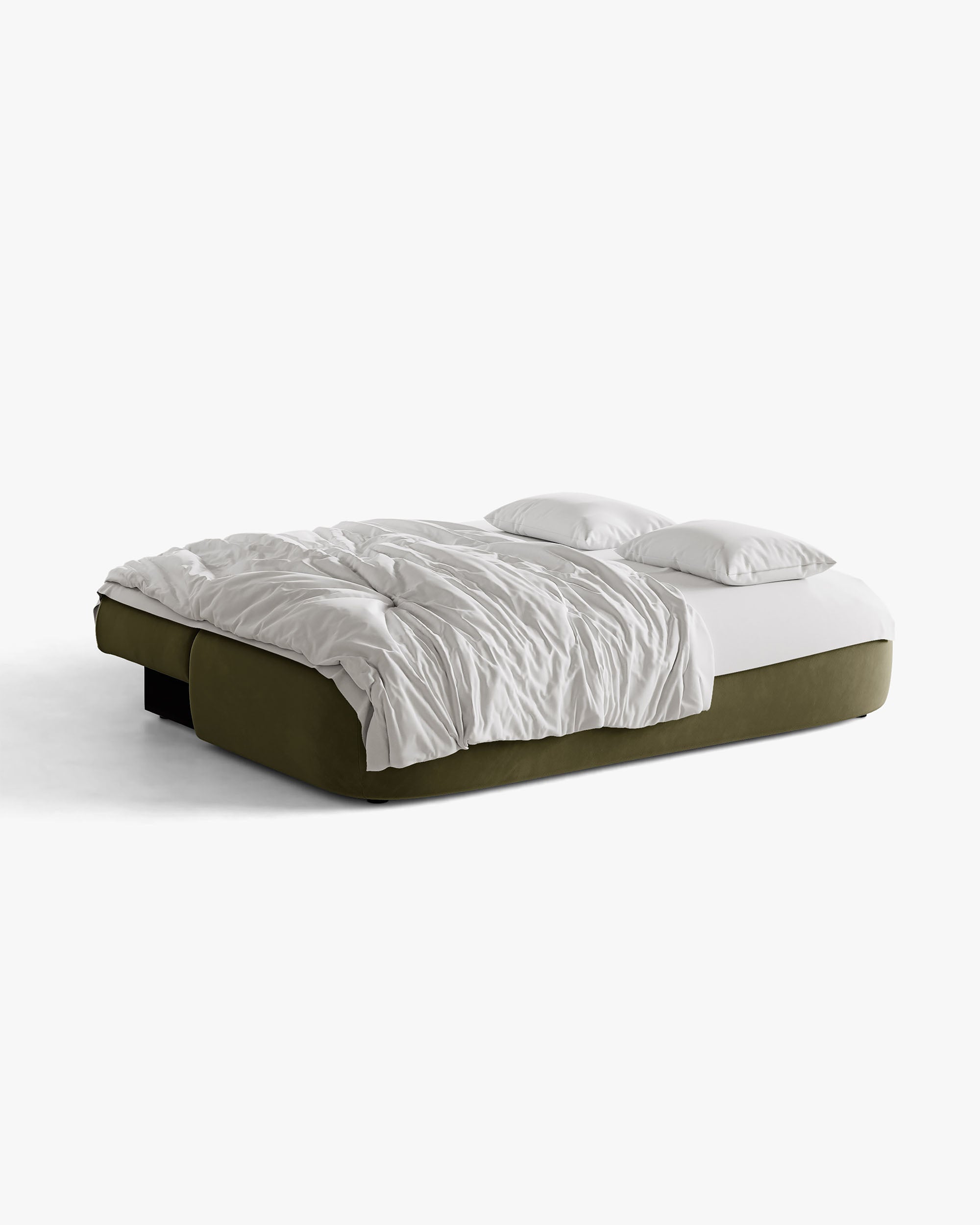 Sofa pre 3 osoby z aksamitom a funkciou spania HENA v zelenej farbe s béžovými vankúšmi.