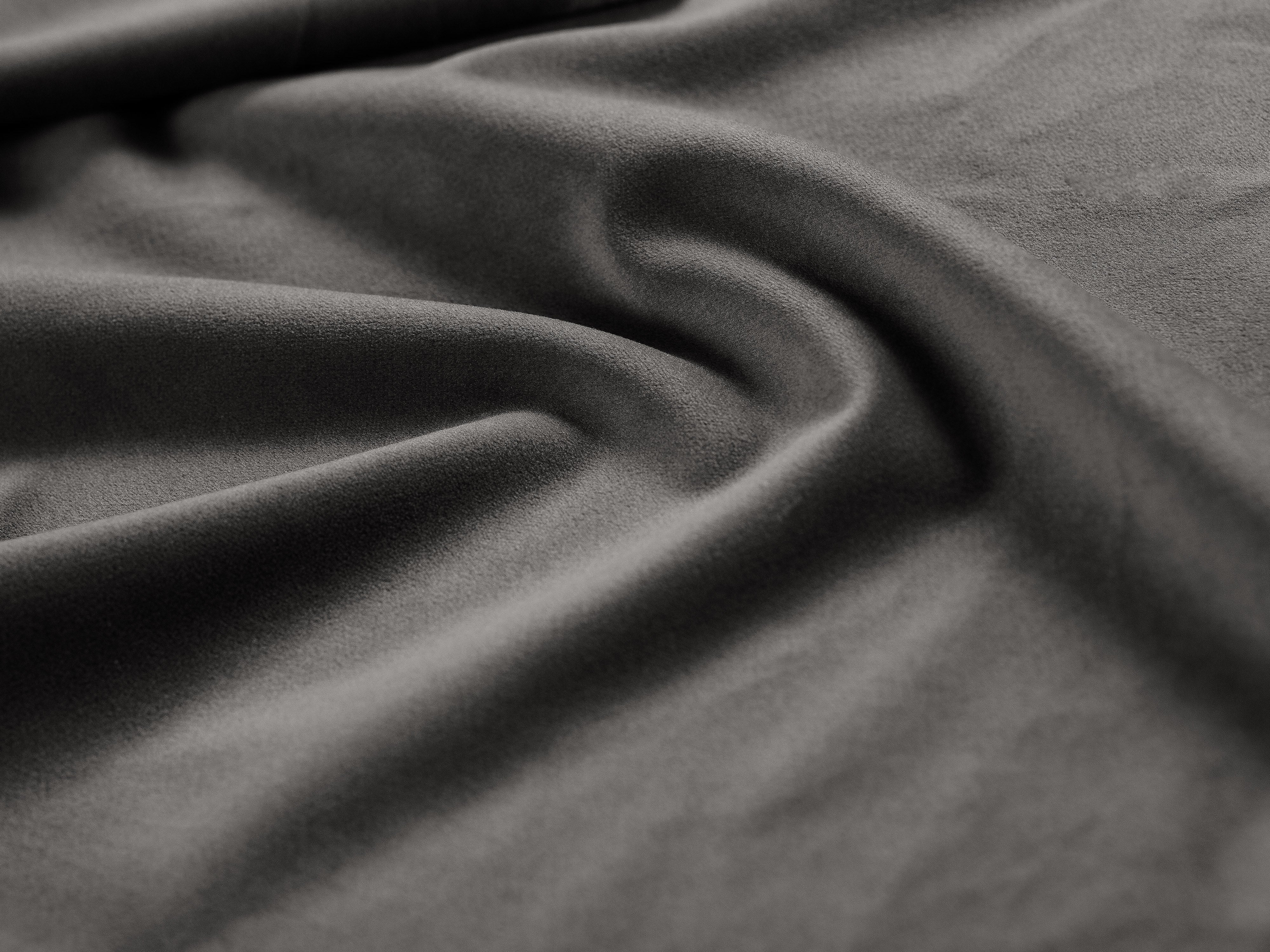 Sofa pre 3 osoby z jemného zamatového materiálu GEORGIA v šedej farbe.