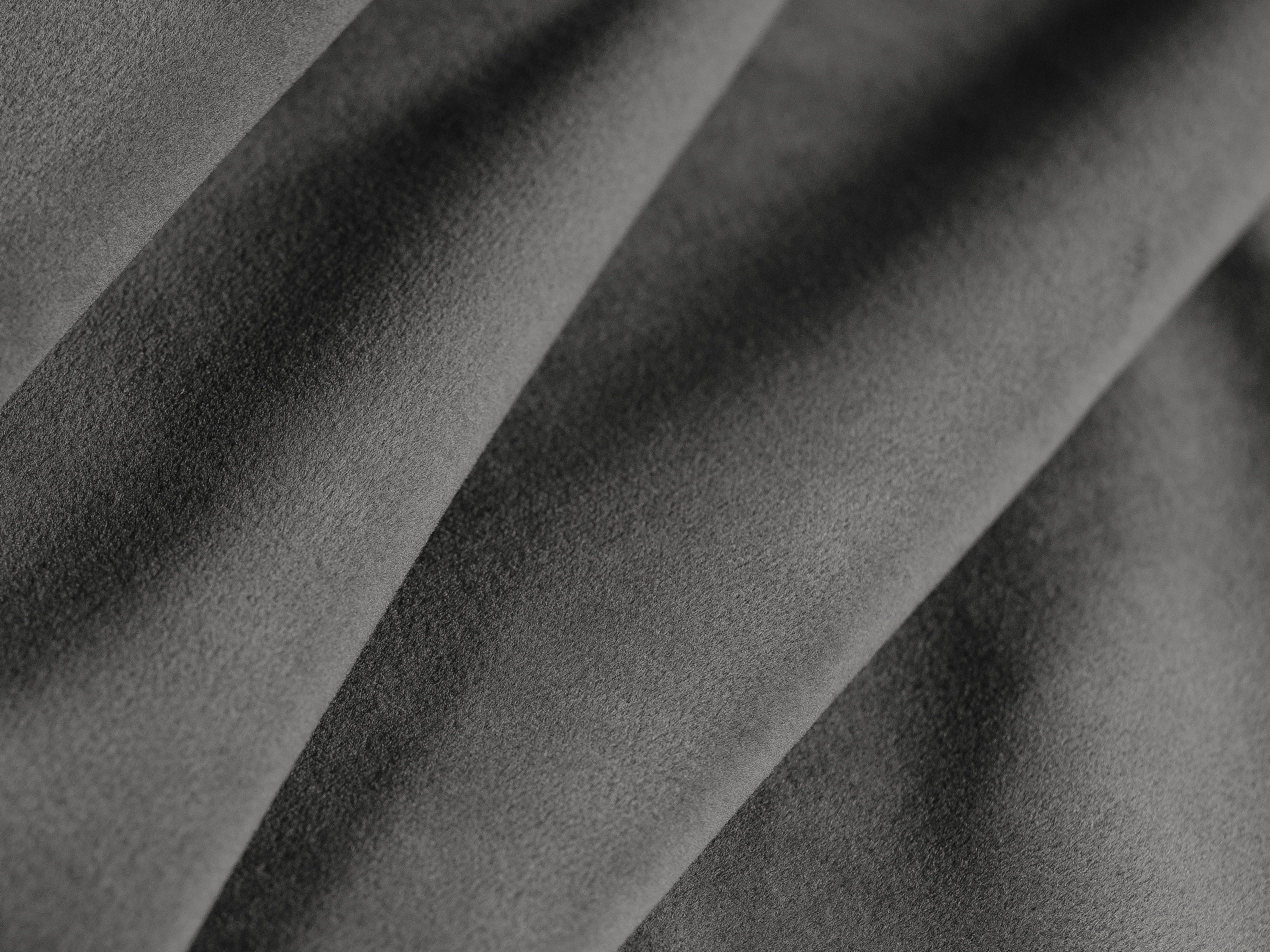 Sivý pravostranný sametový rohový gauč pre 2 osoby KATE