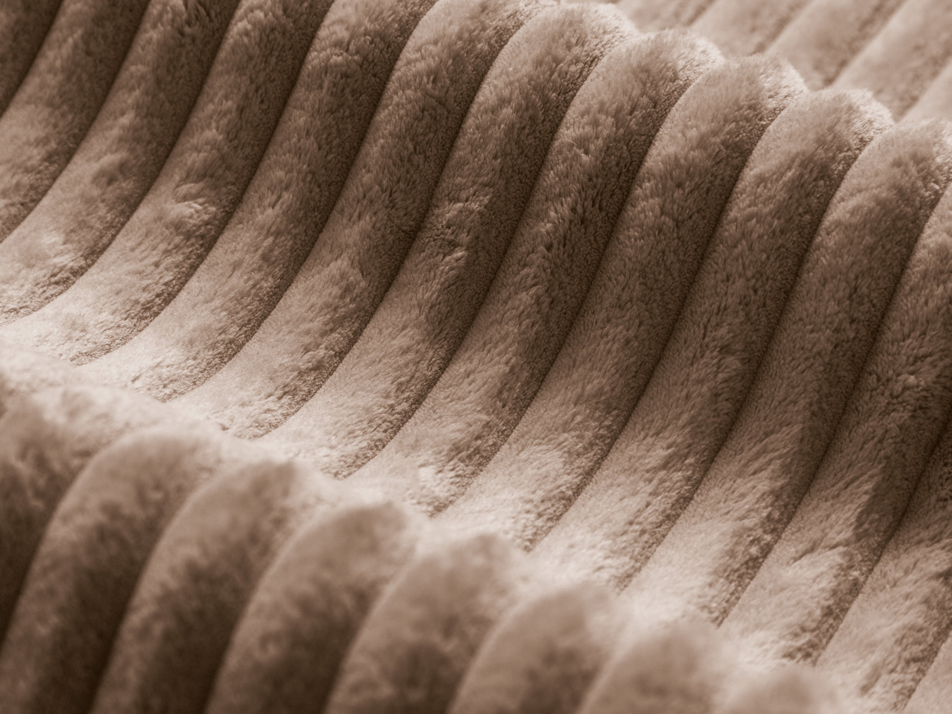 Pravostranný rohový dvojmiestny gauč MARTINA tmavobéžový zamat