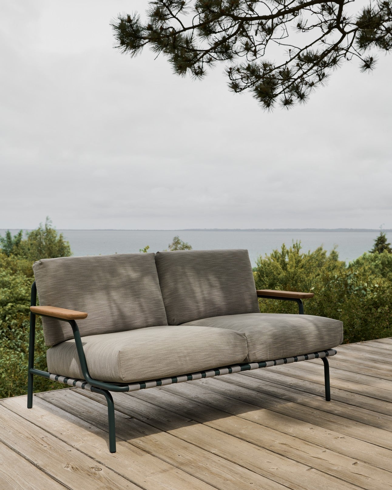 Outdoor 2-seater sofa with armrests SETTLE gray with green base [Amelia]