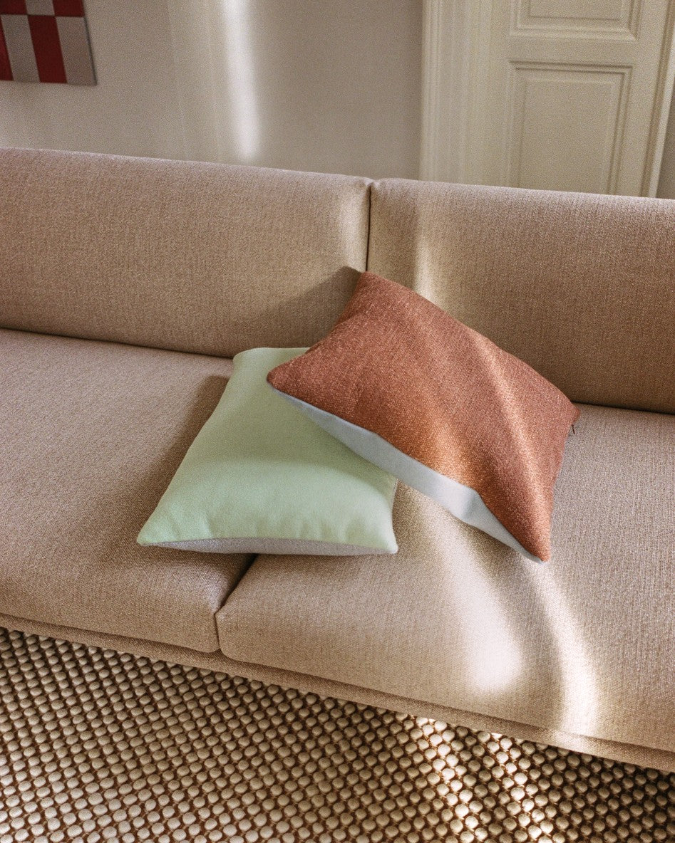 Sofa pre 2 osoby OUTLINE čalúnená