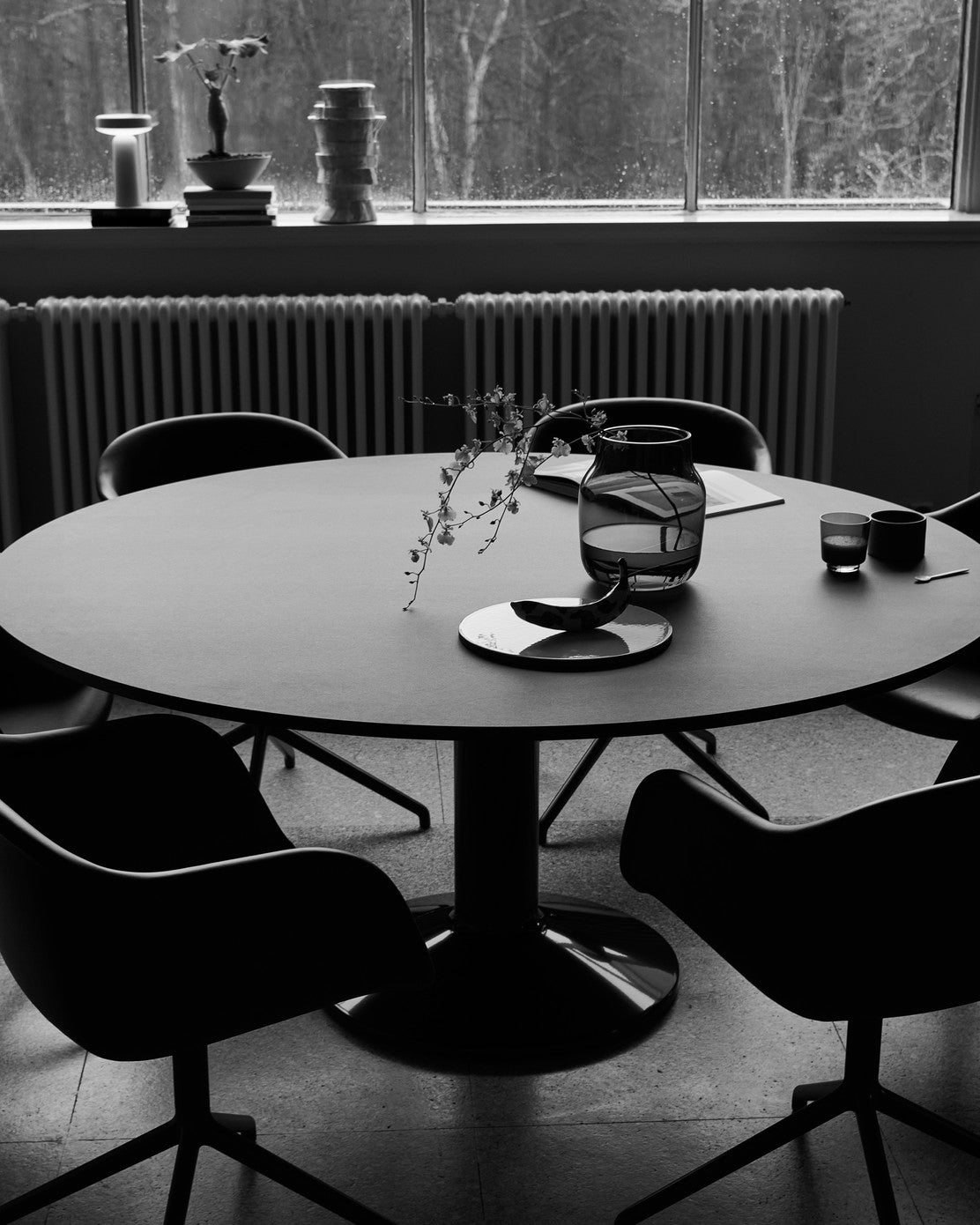 MIDST black round table