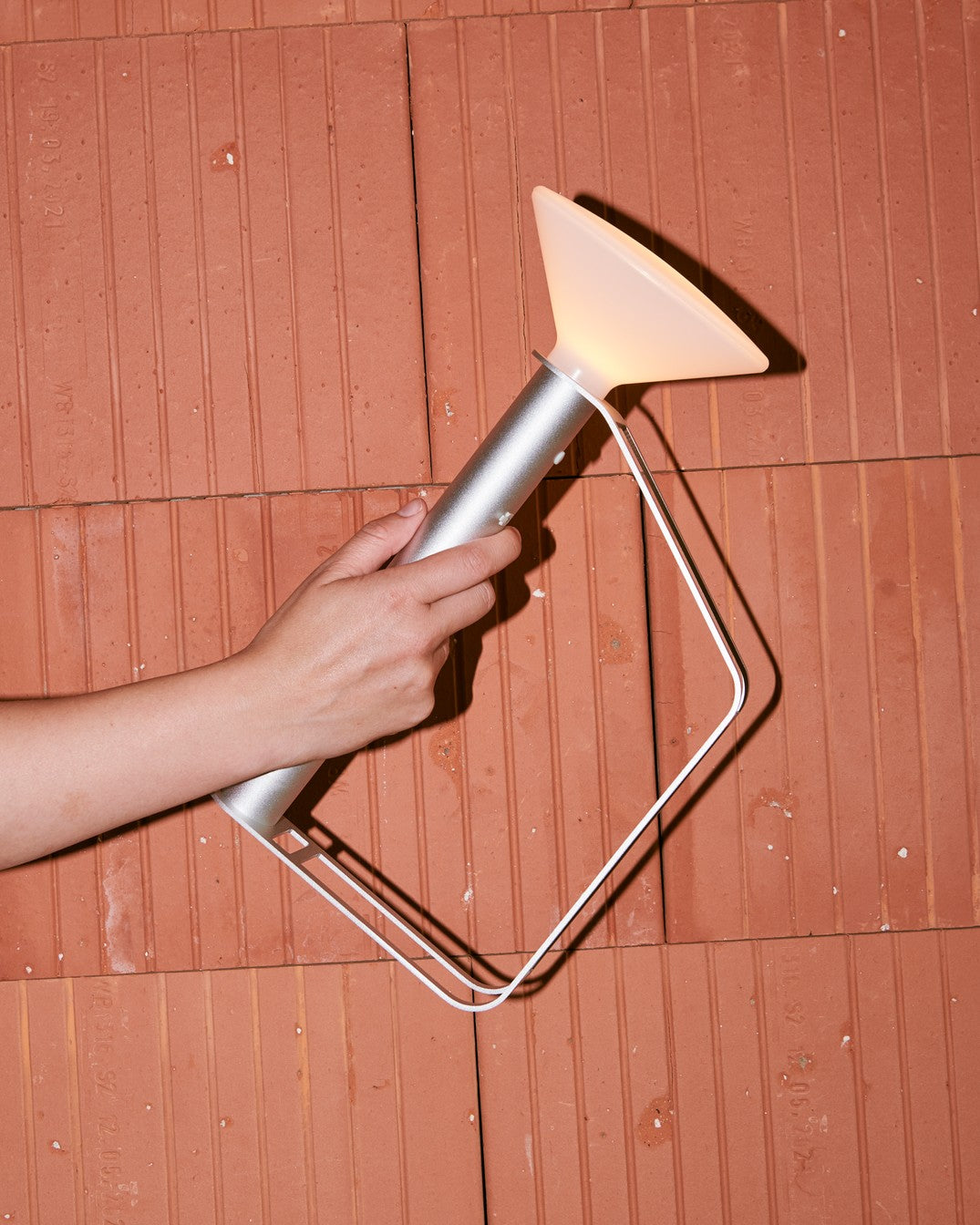 Prenosná vonkajšia lampa PITON strieborná