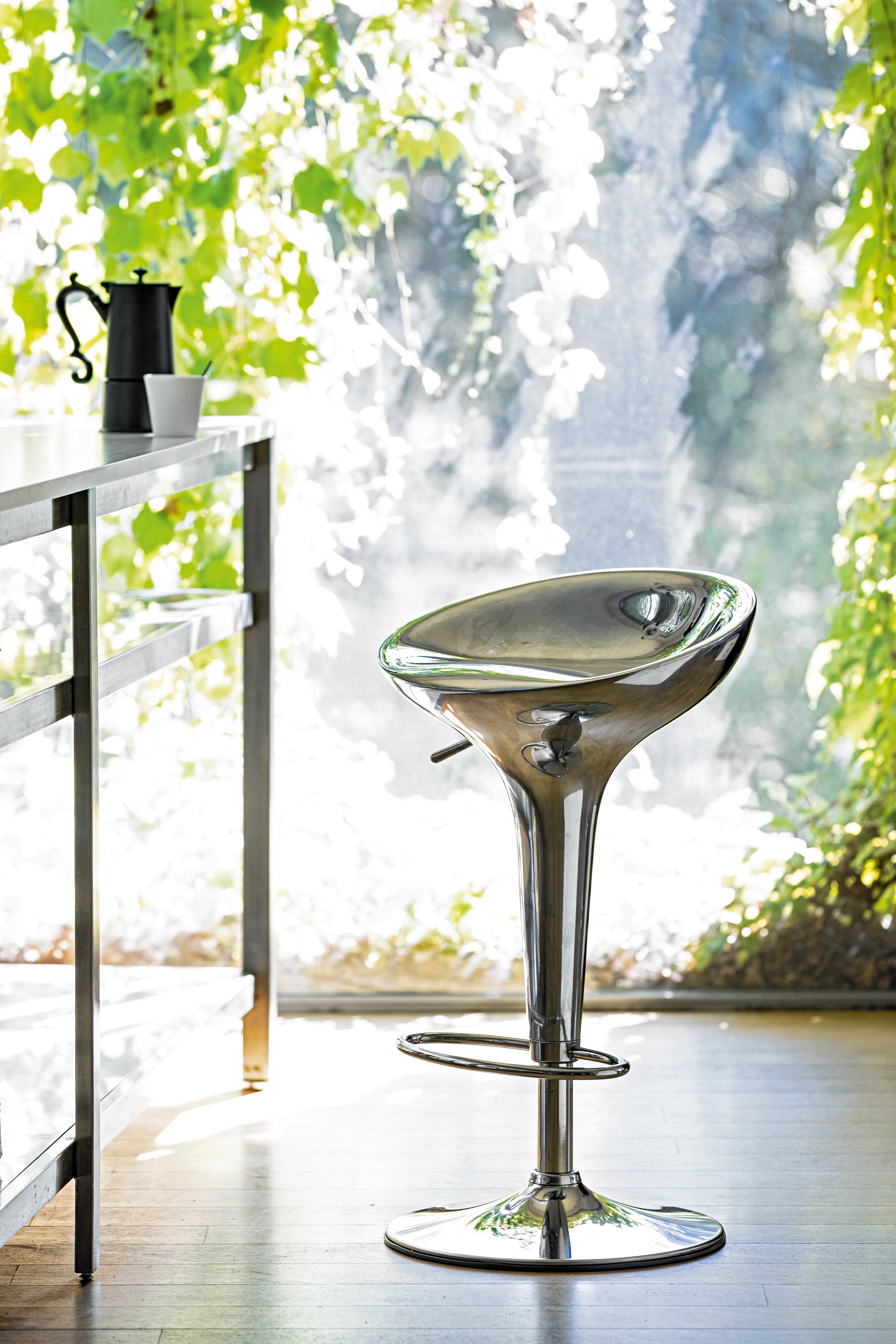 AI BOMBO bar stool with adjustable steel base