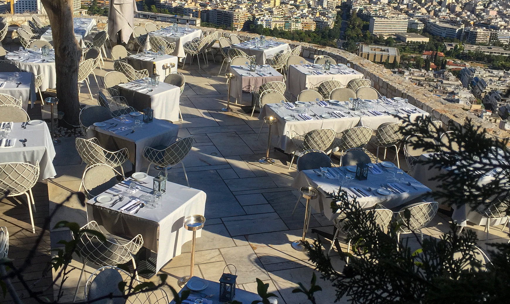 Krzesło zewnętrzne PIÑA czerwony z białą podstawą