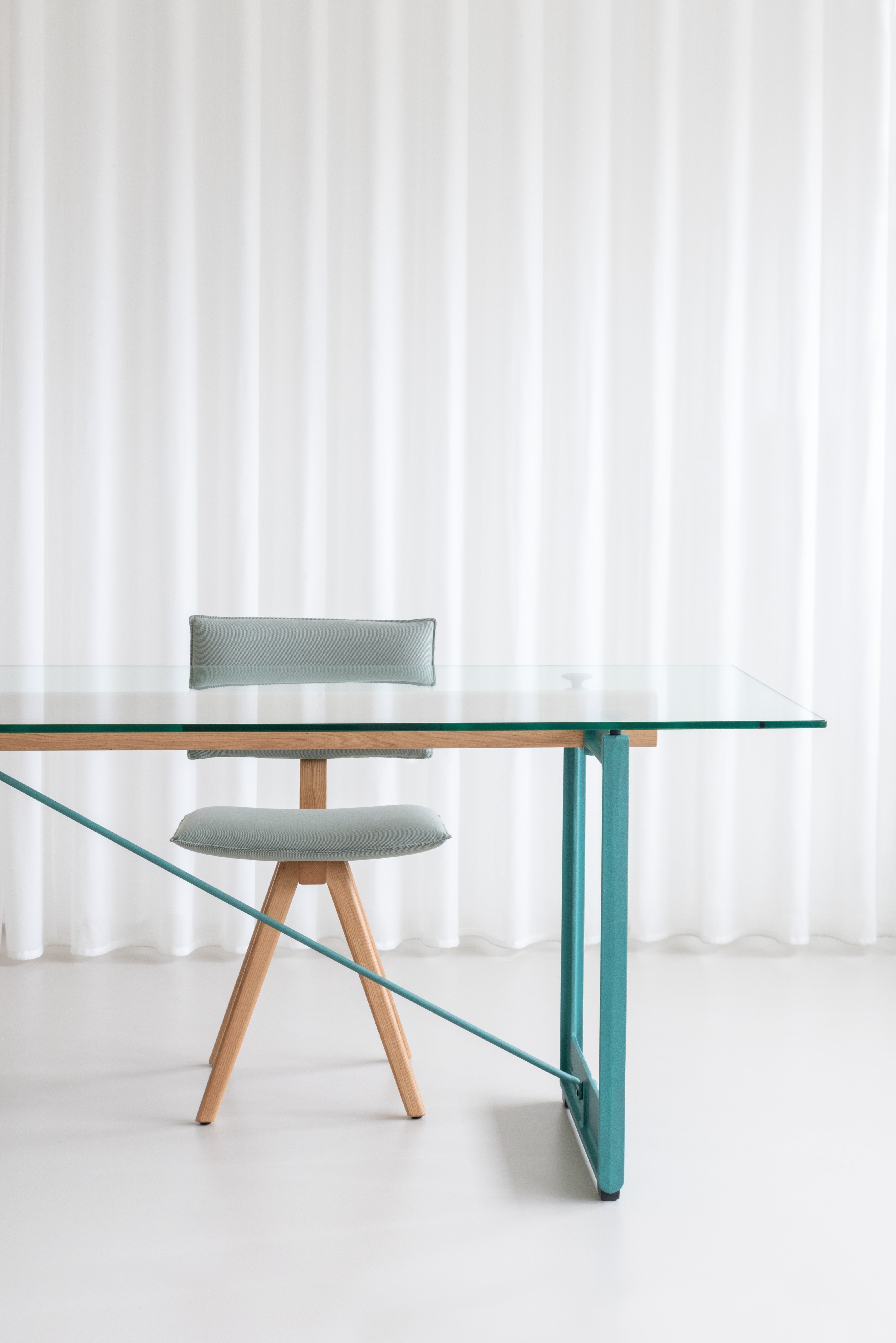 Stôl BRUT tyrkysová základňa