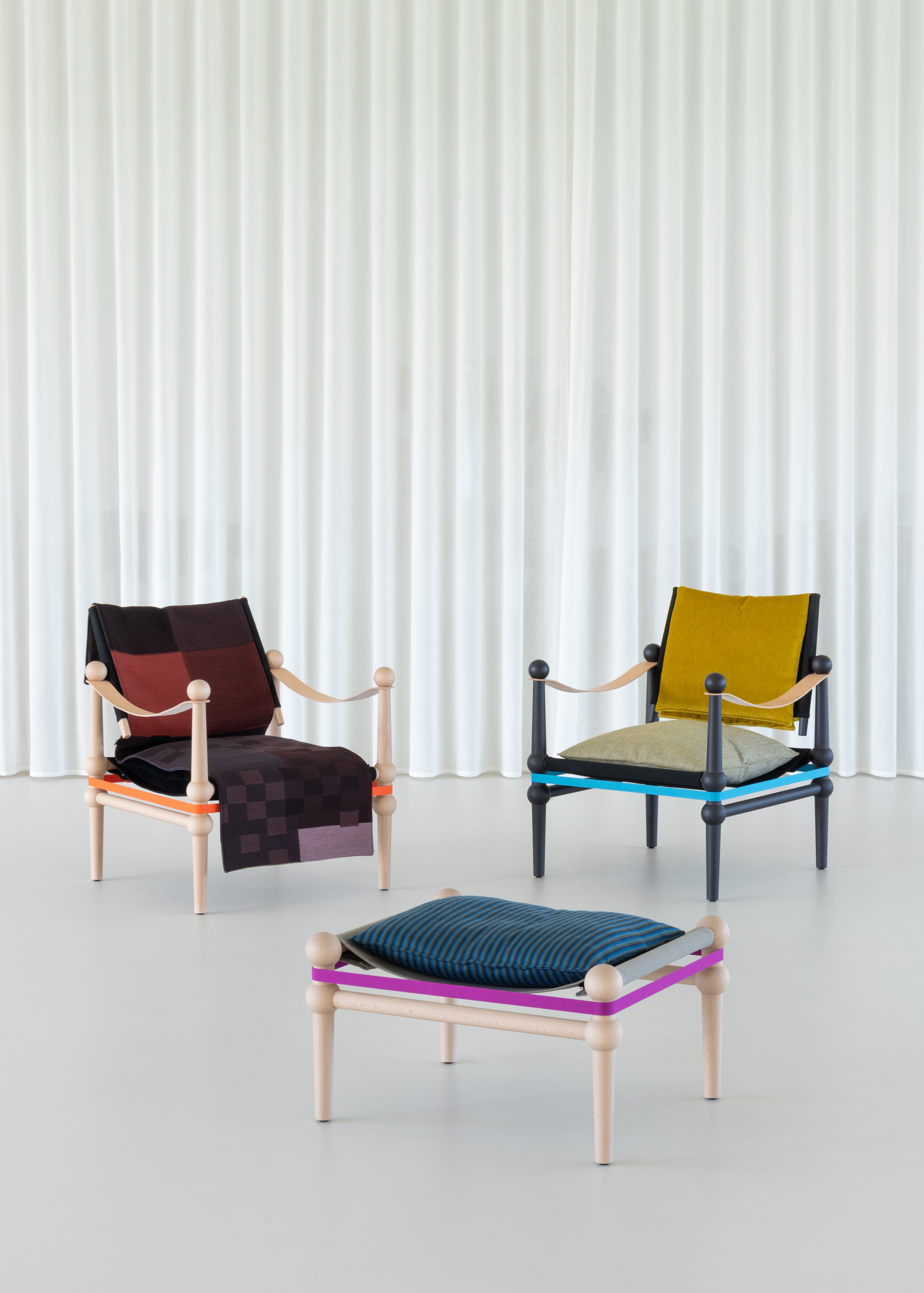 Fotel z kocem TWAIN hnedo-fialový s jasnou bukovou základňou