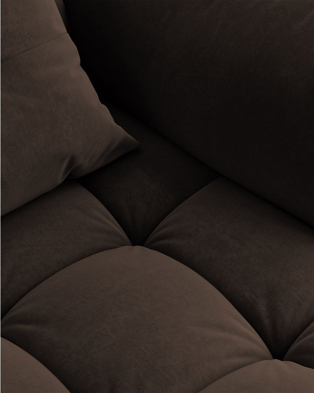 Sofa z jemného sametu pre 3 osoby s funkciou spania BLOOM v tmavohnedej farbe.