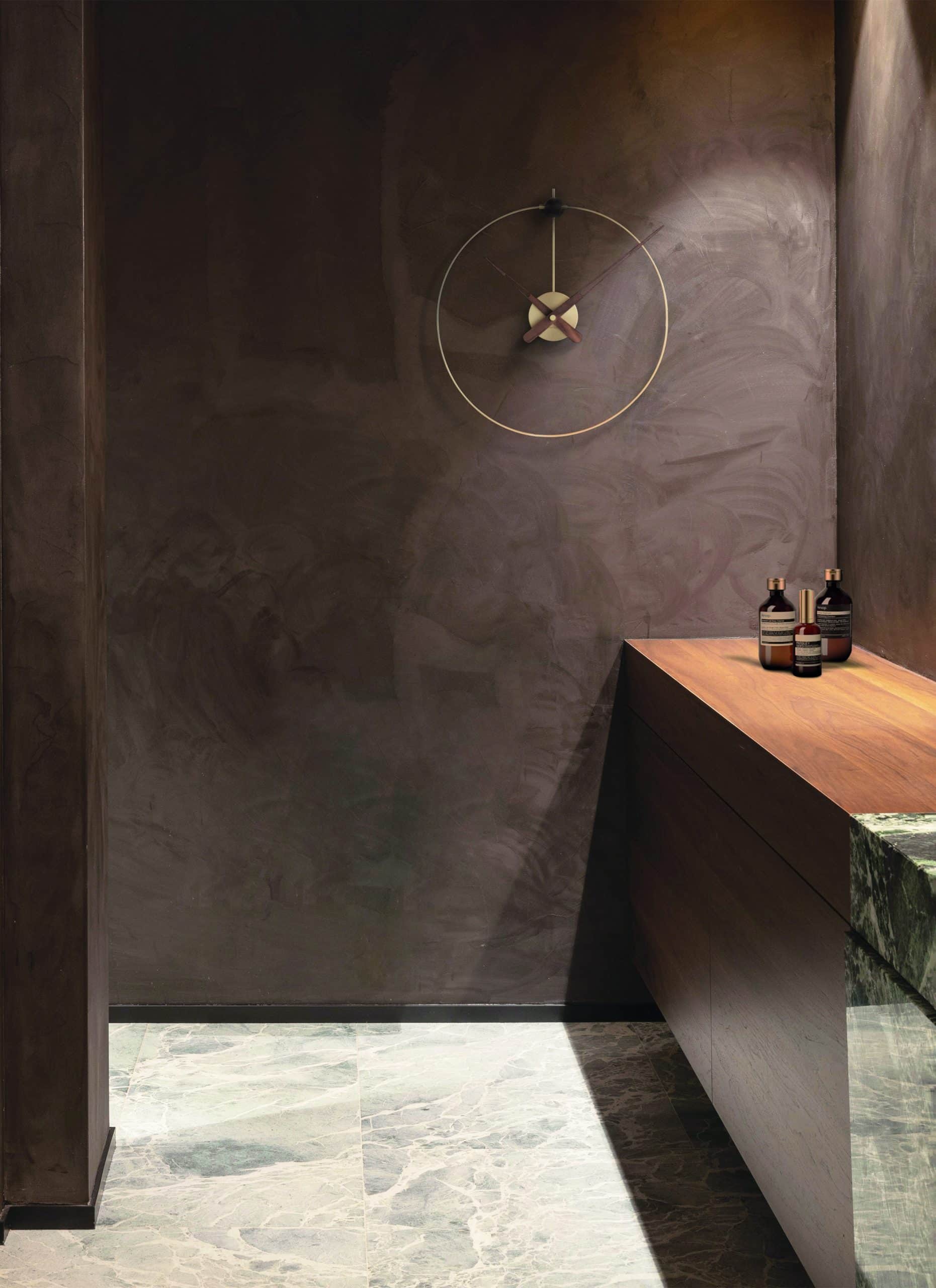 Nástenné hodiny MICRO ANDA orechové drevo s mosadzným detailom