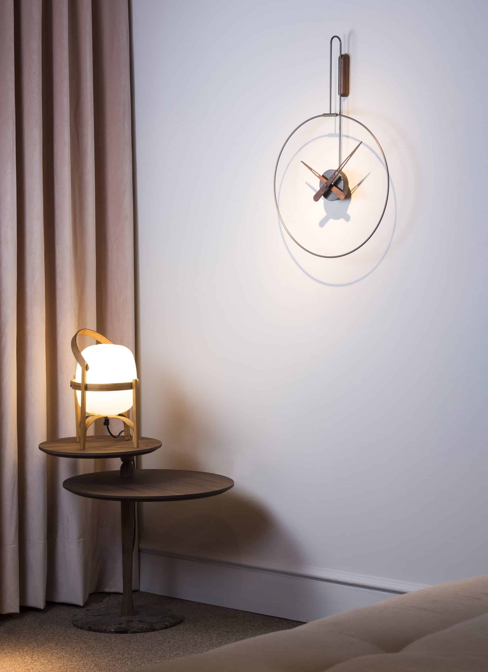 Nástenné hodiny MICRO DARO orechové drevo s grafitovou farbou