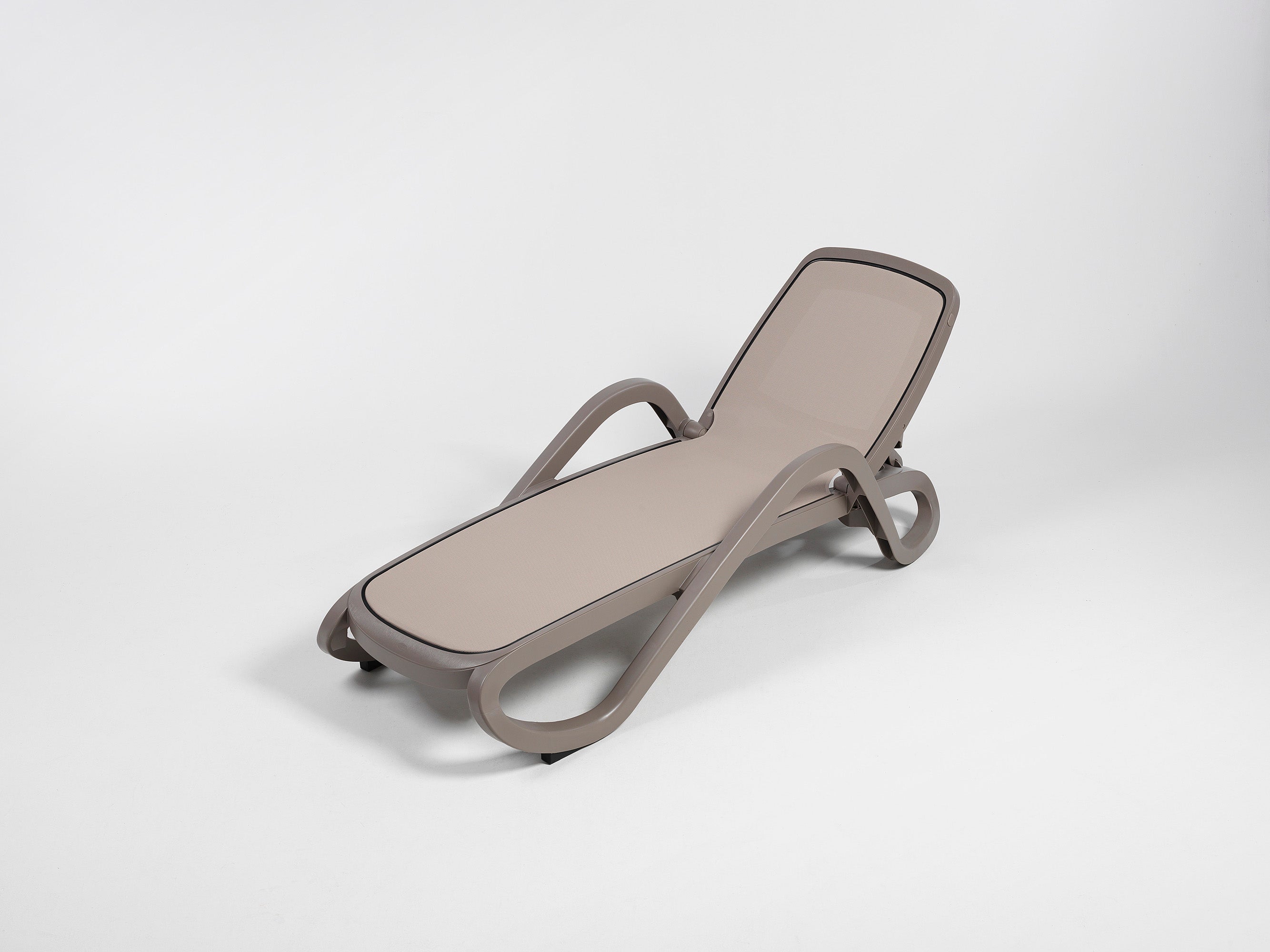 ALFA taupe outdoor lounge chair