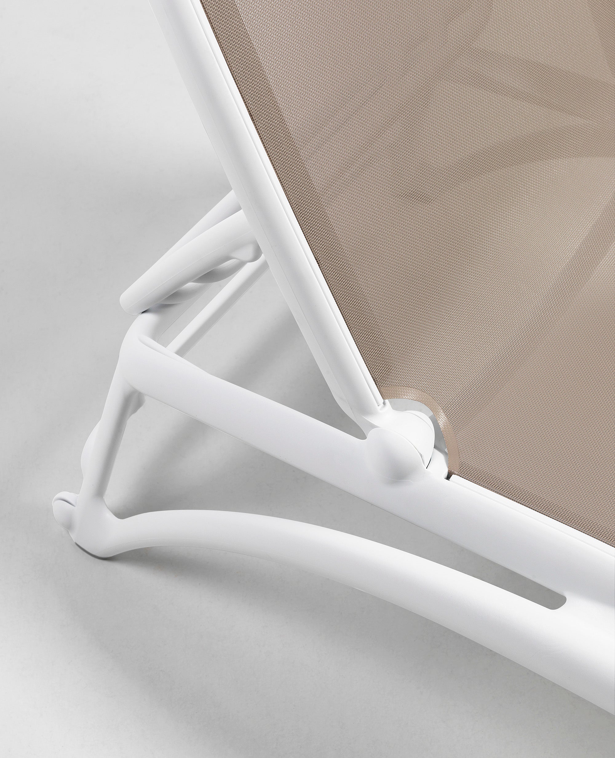 ATLANTICO White Outdoor Lounger
