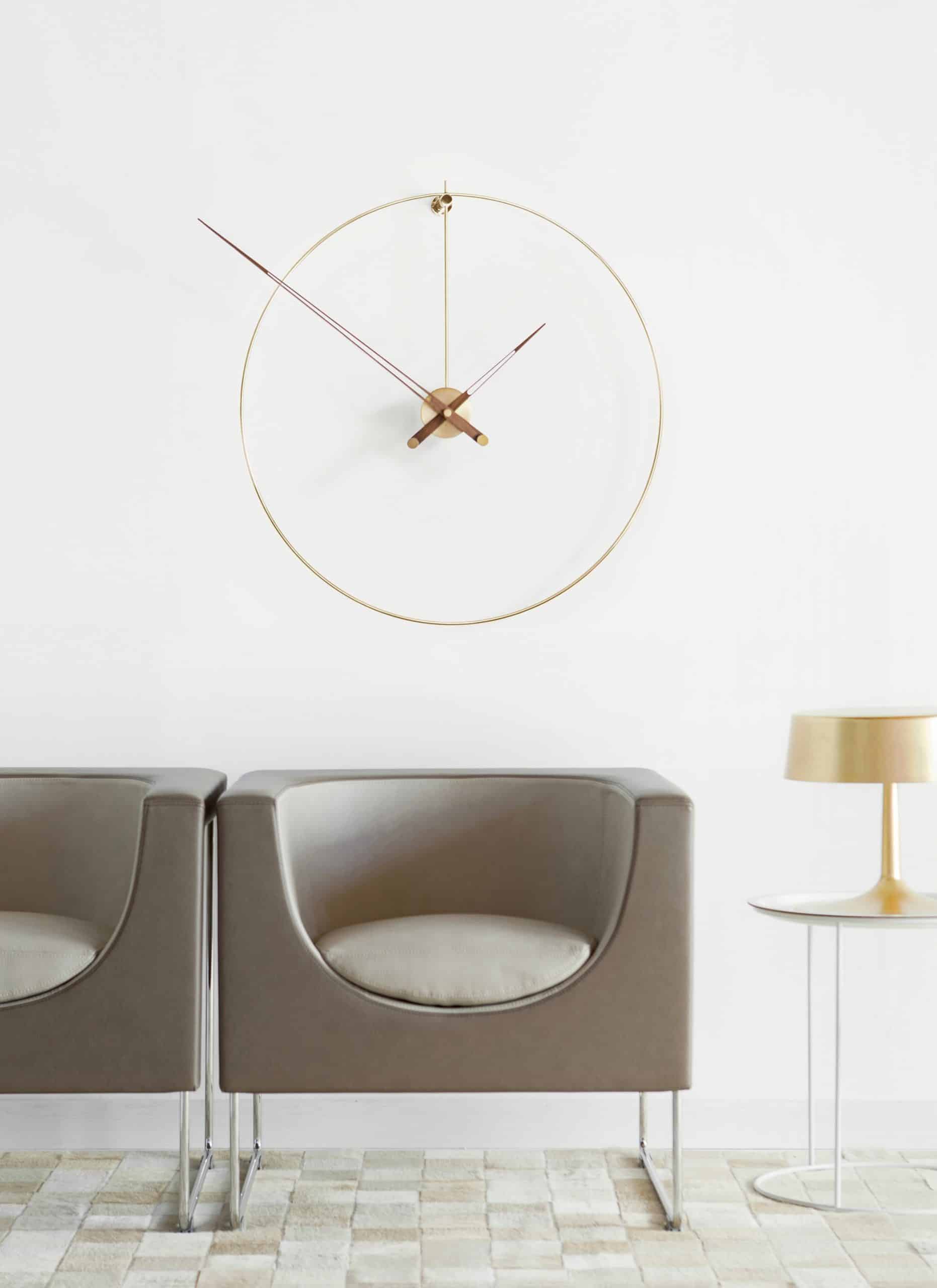 Nástenné hodiny NEW ANDA orechové drevo s mosadzným detailom