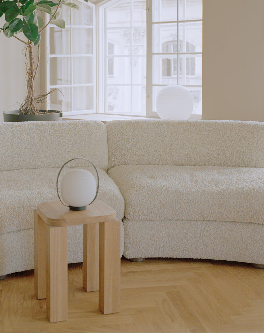 Lampa przenośna LANTERN biały z czarnym uchwytem