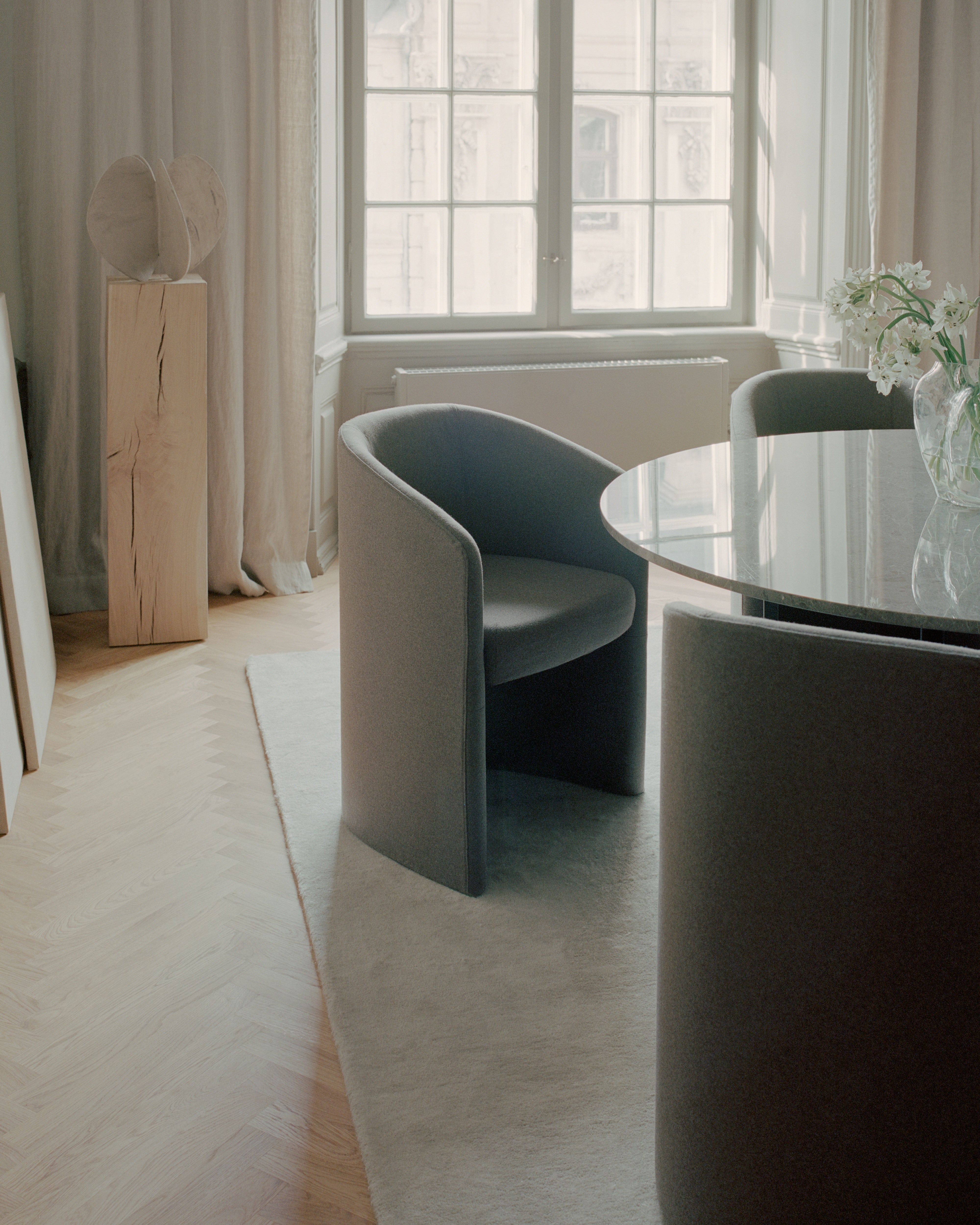 Čalúnené kreslo COVENT CLUB