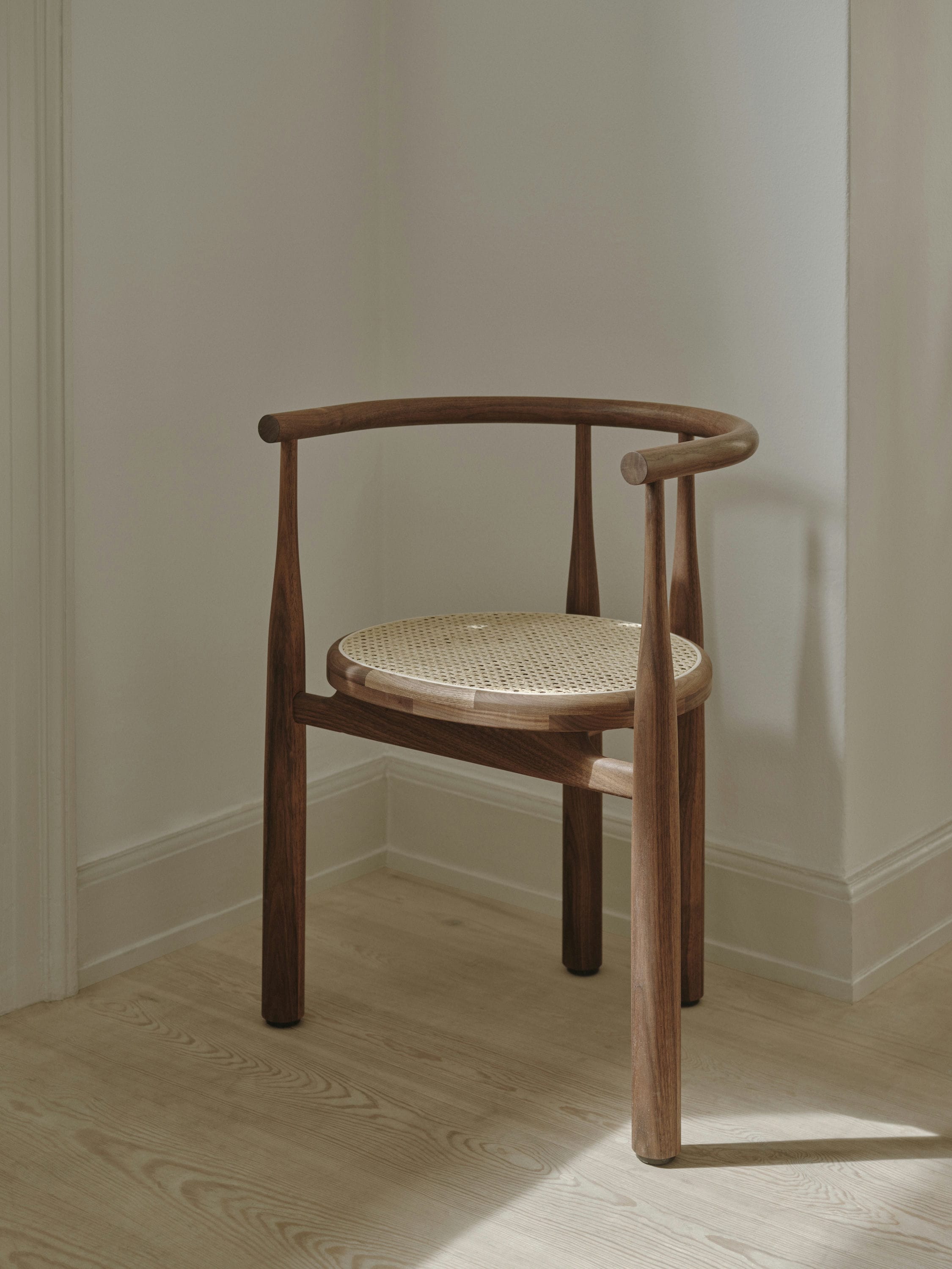 Bukowski chair braided seat with a nutty base