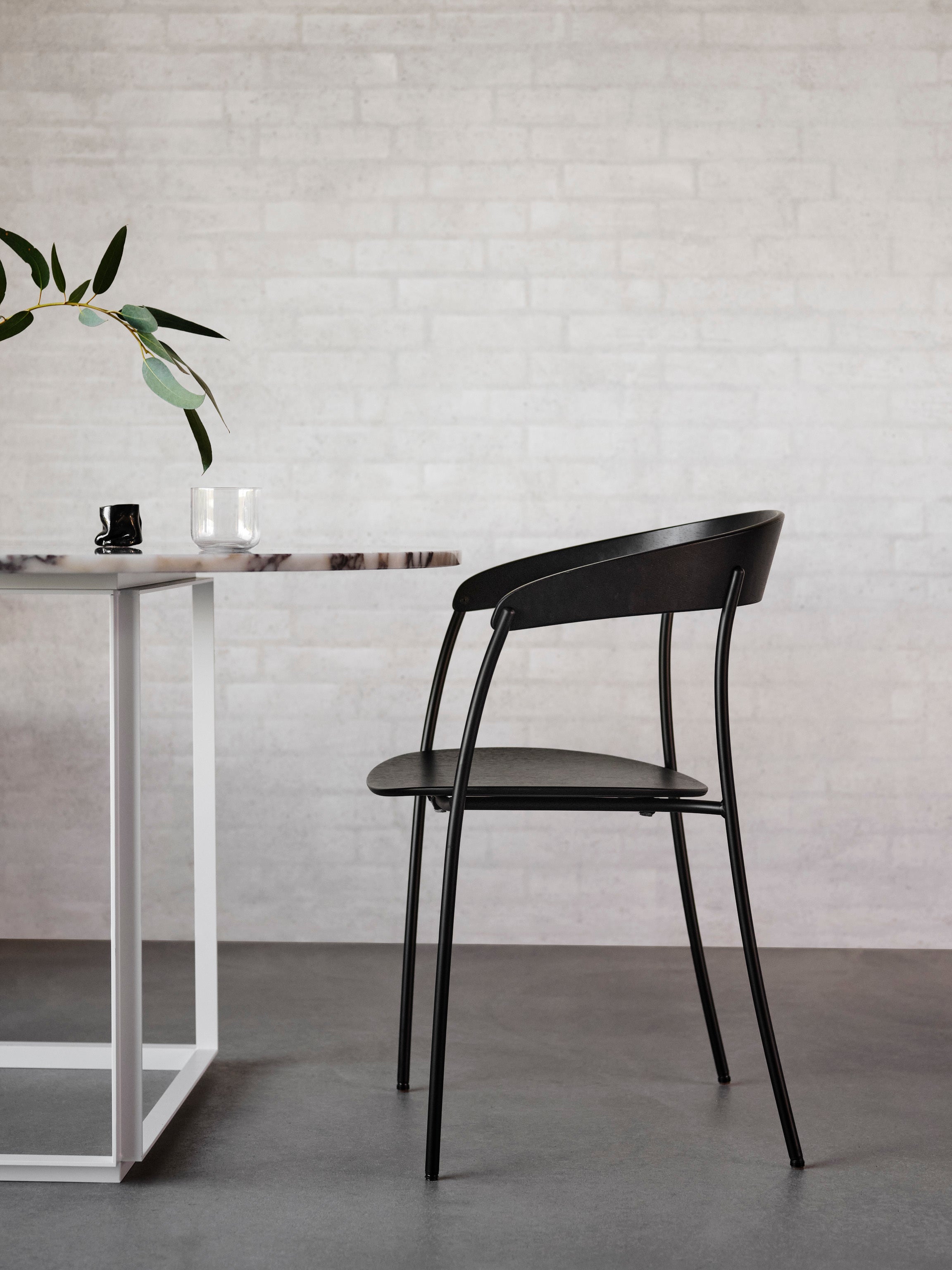 Chair with armrests Missing black ash veneer